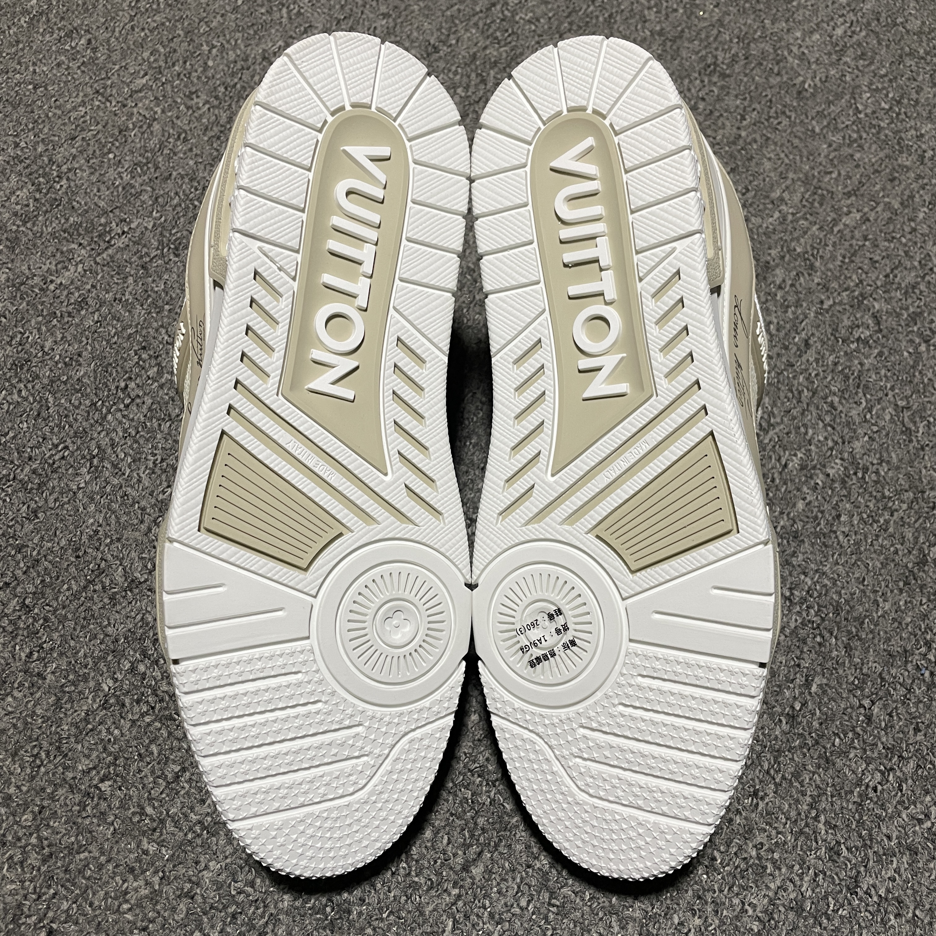 LOUIS VUITTON Trainer Sneakers（1ADHF6）