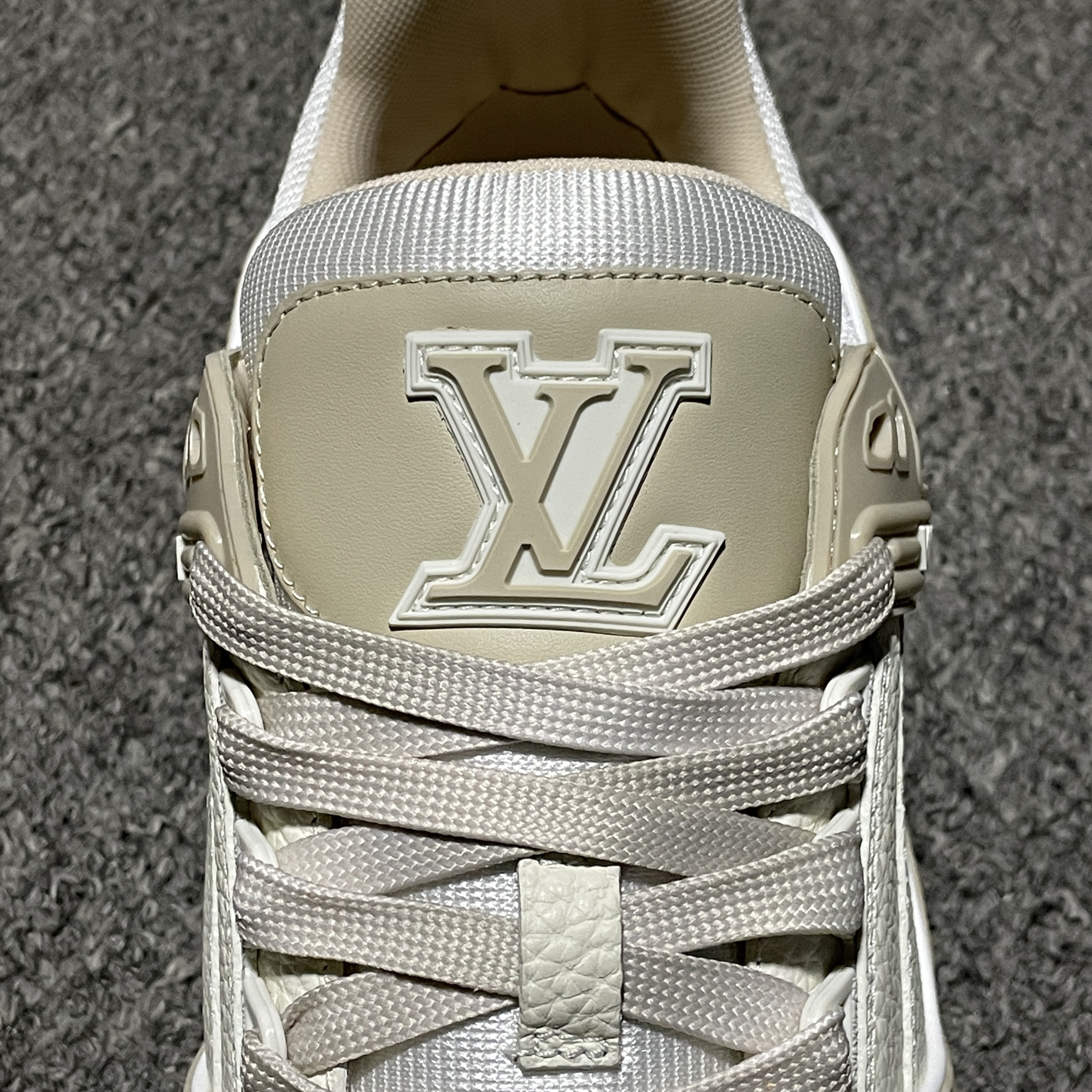 LOUIS VUITTON Trainer Sneakers（1ADHF6）