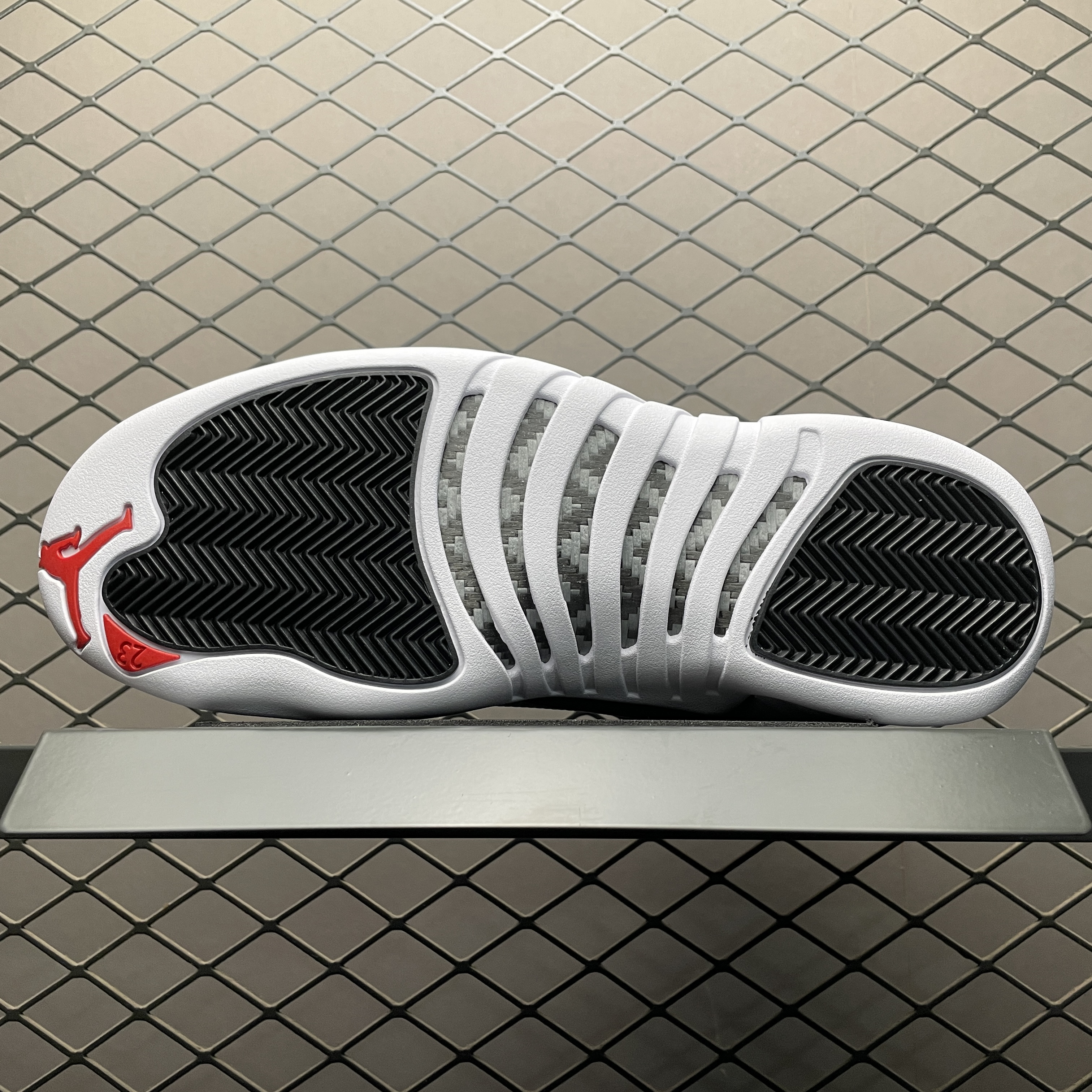 Nike Air Jordan 12 Retro "Black/White/University Red"（CT8013-106）