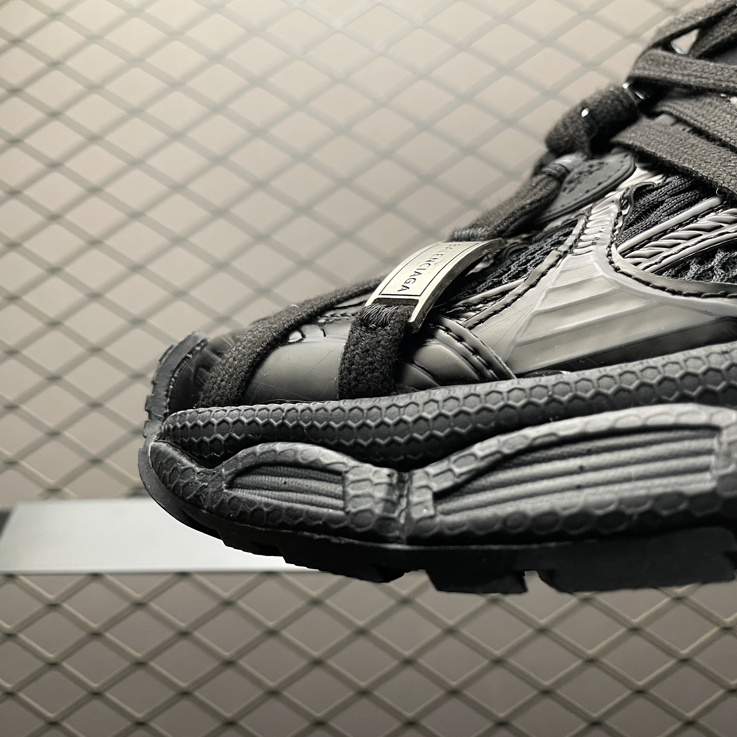 Balenciaga Men's 3xl Extreme Laces B Sneaker in Black（825601W3XCH1000）