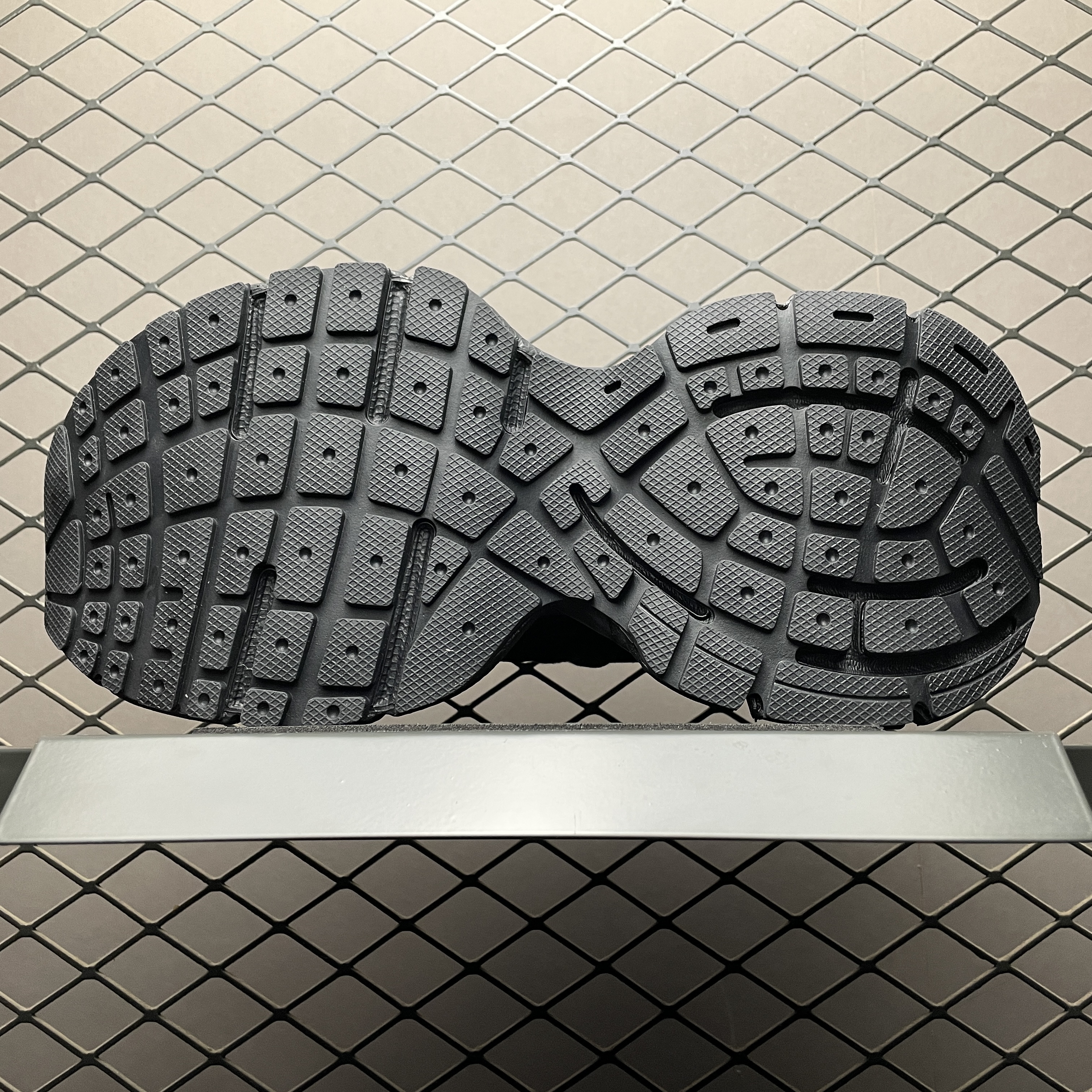 Balenciaga Men's 3xl Extreme Laces B Sneaker in Black（825601W3XCH1000）