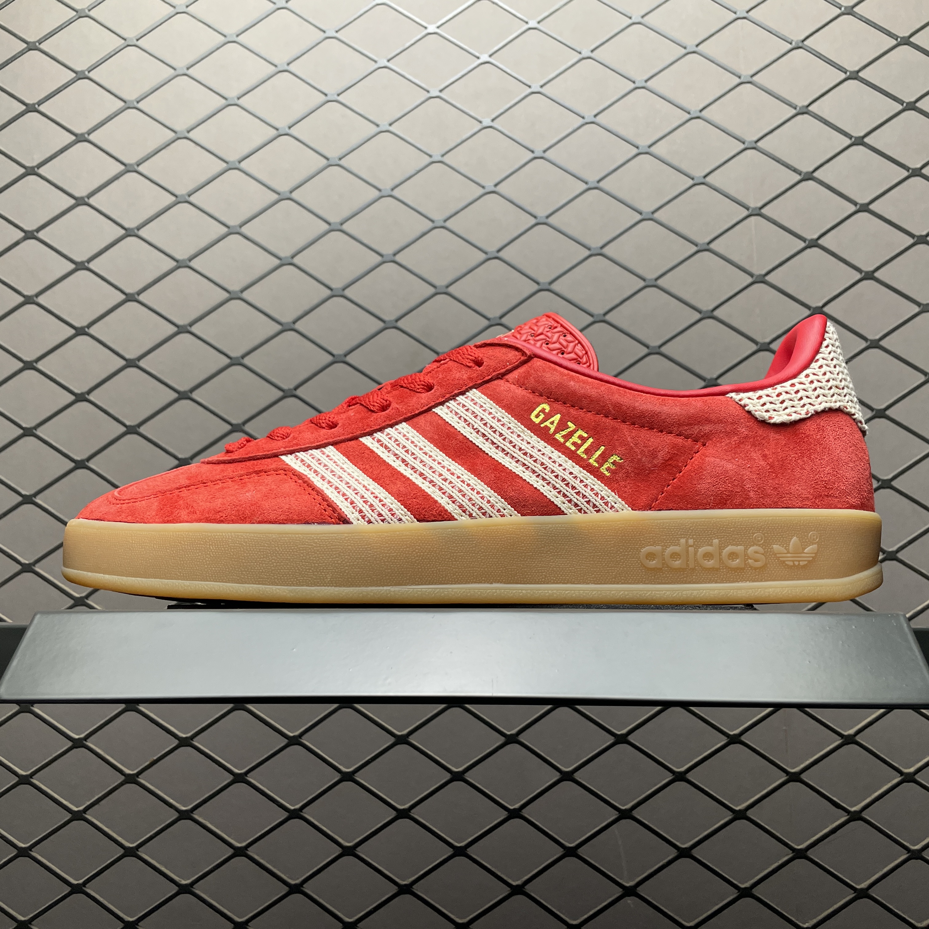 adidas Originals Gazelle Indoor "Better Scarlet/Wonder White/Gum"（JI2756）