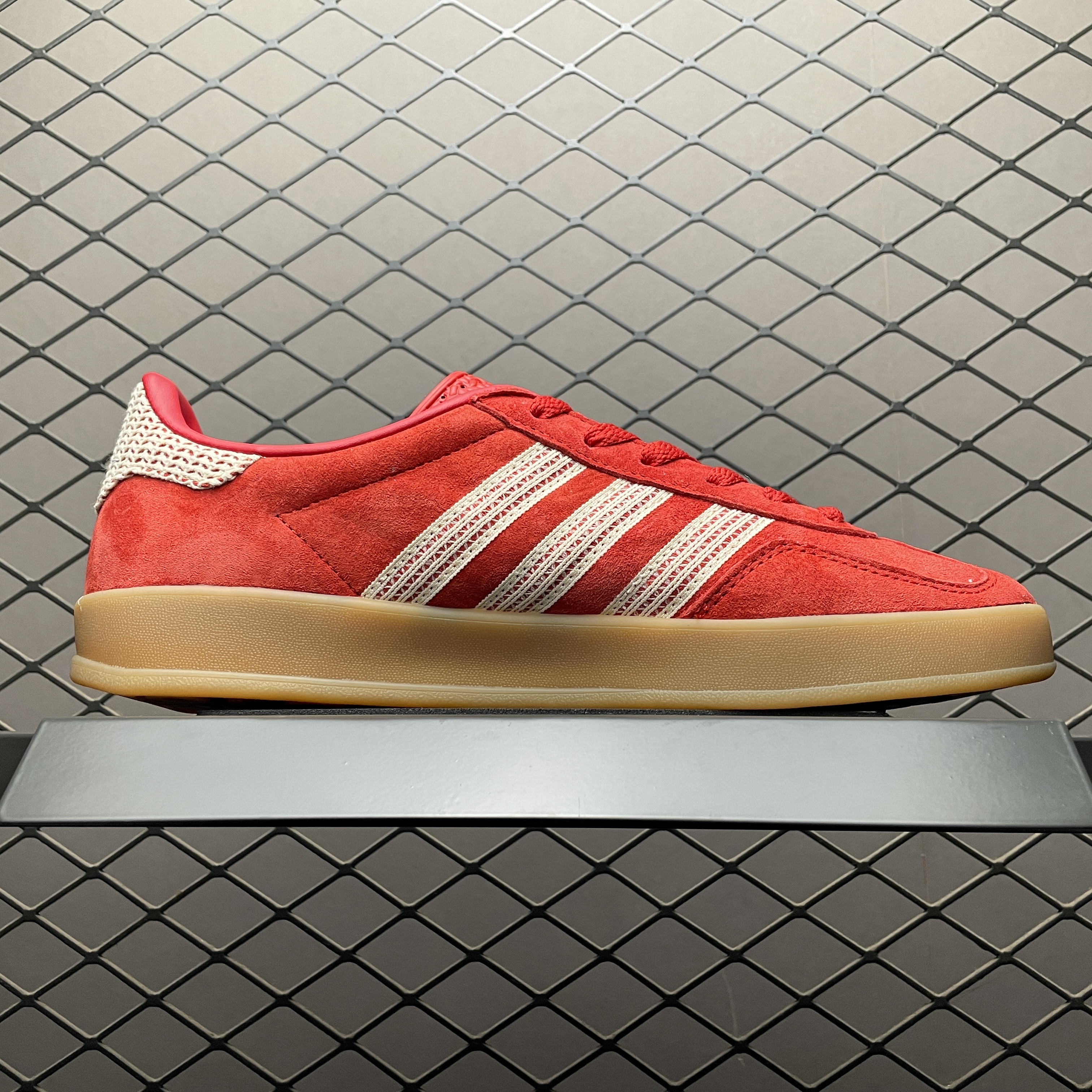 adidas Originals Gazelle Indoor "Better Scarlet/Wonder White/Gum"（JI2756）