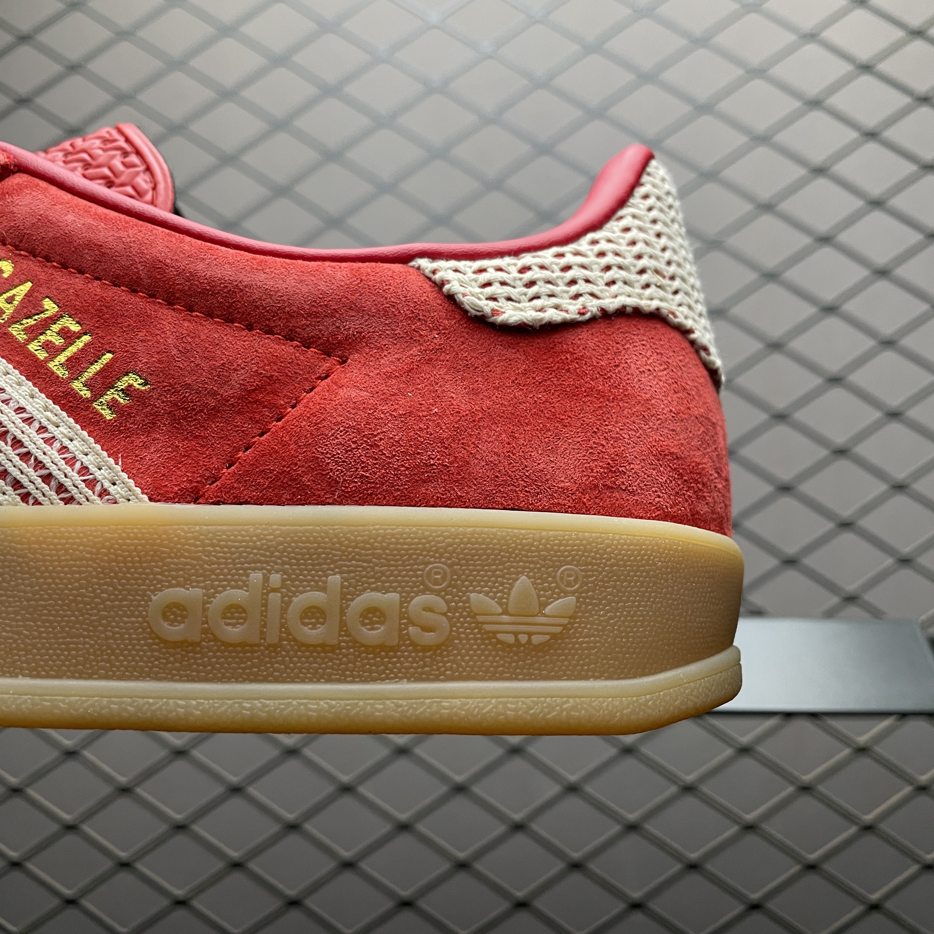 adidas Originals Gazelle Indoor "Better Scarlet/Wonder White/Gum"（JI2756）