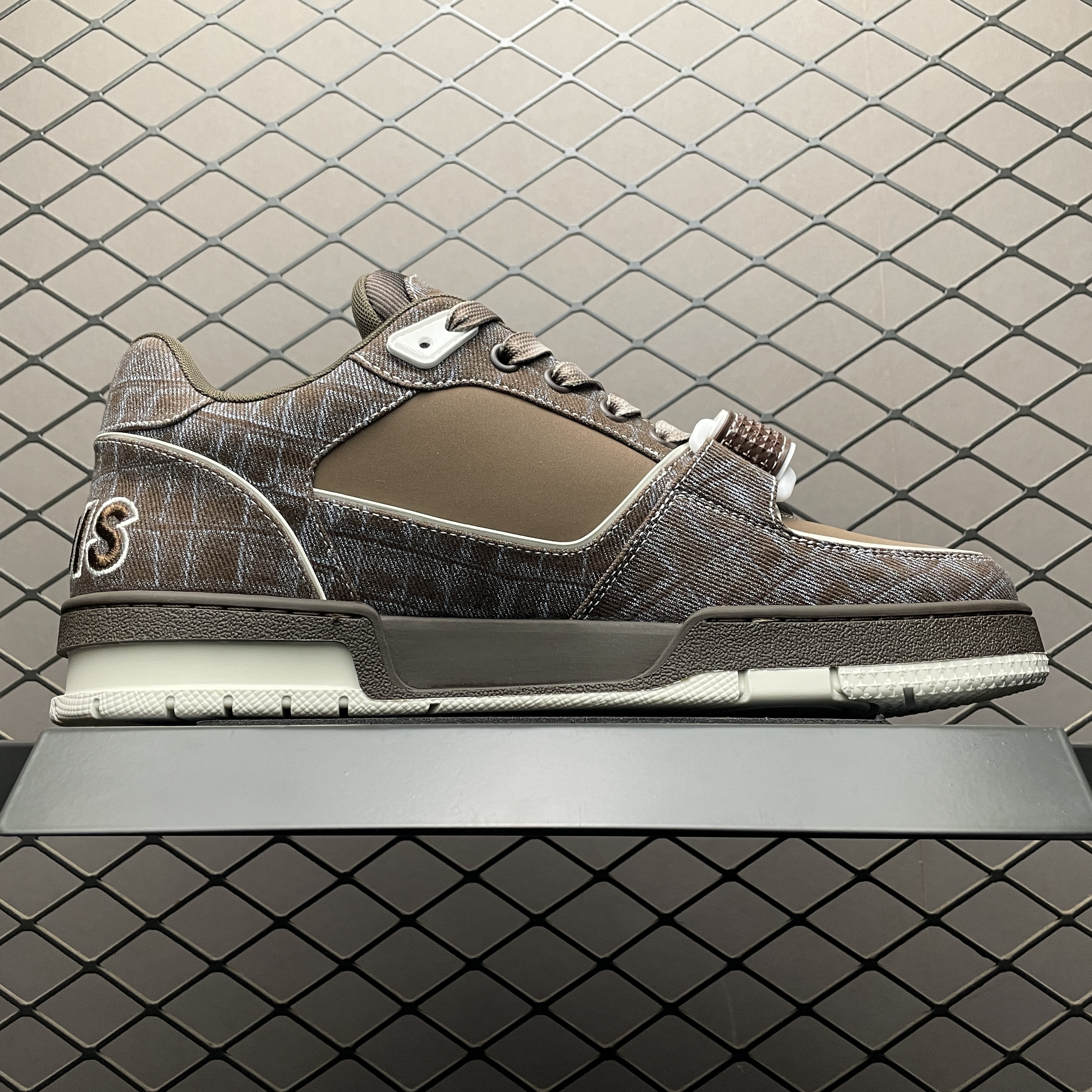 Louis Vuitton Trainer Line Sneakers（1ADE22)