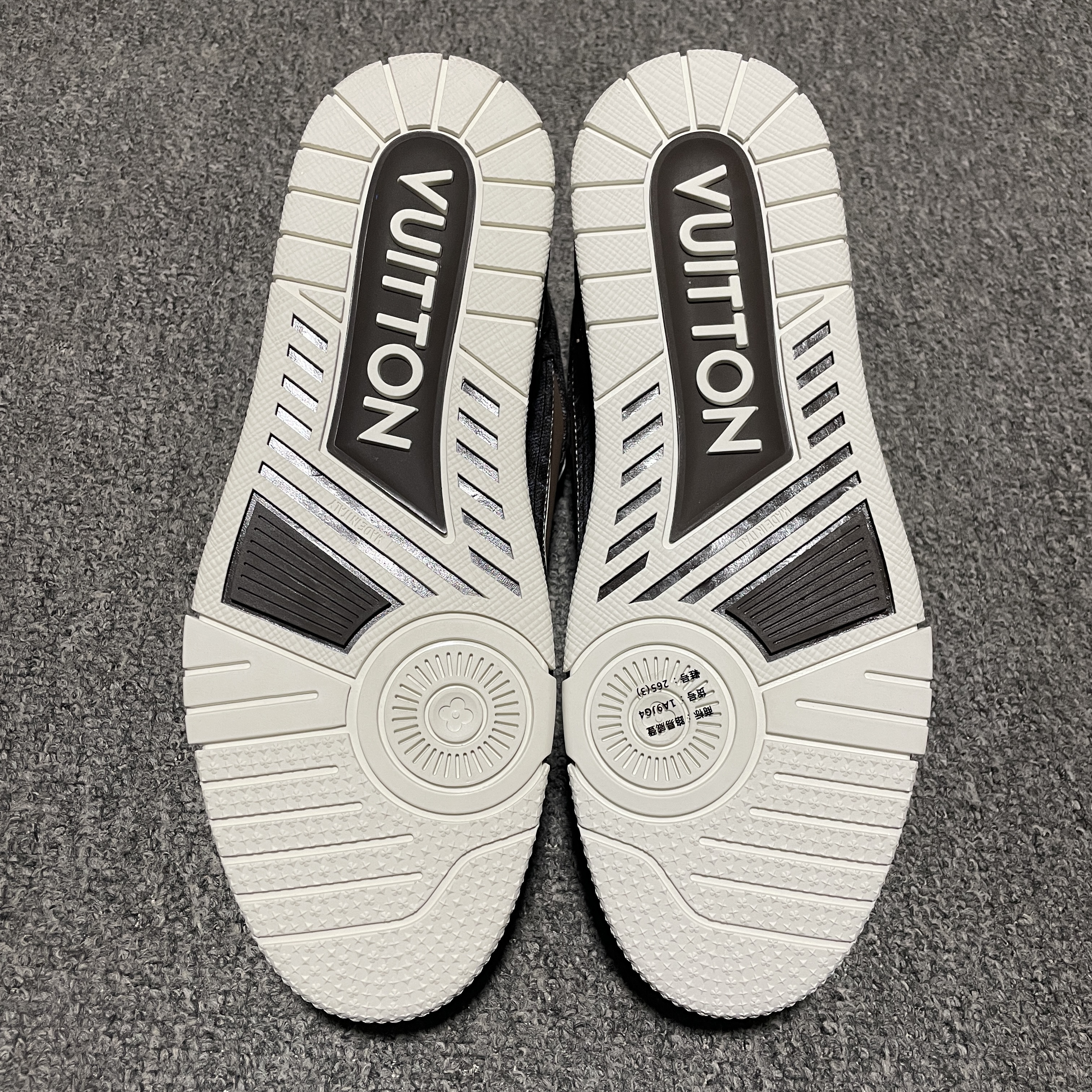 Louis Vuitton Trainer Line Sneakers（1ADE22)