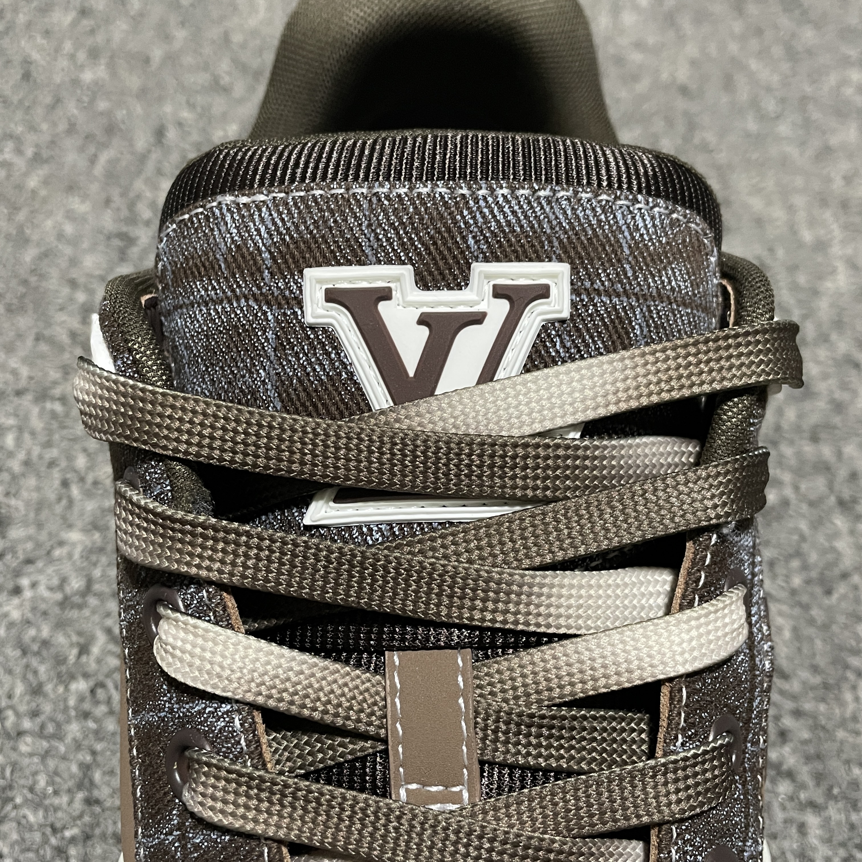 Louis Vuitton Trainer Line Sneakers（1ADE22)