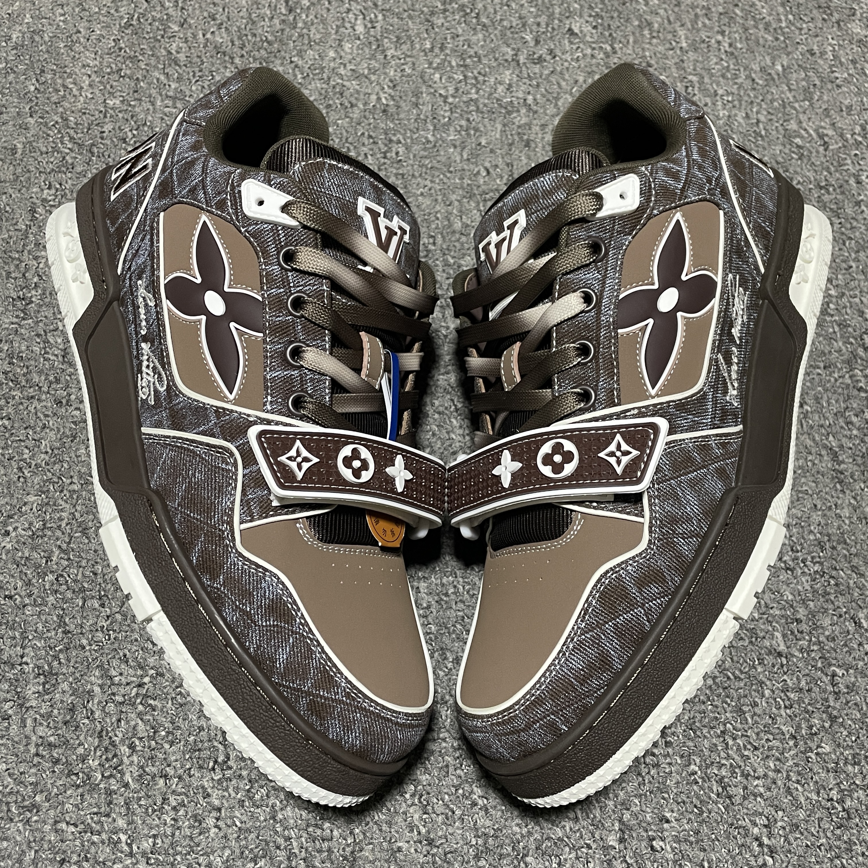 Louis Vuitton Trainer Line Sneakers（1ADE22)
