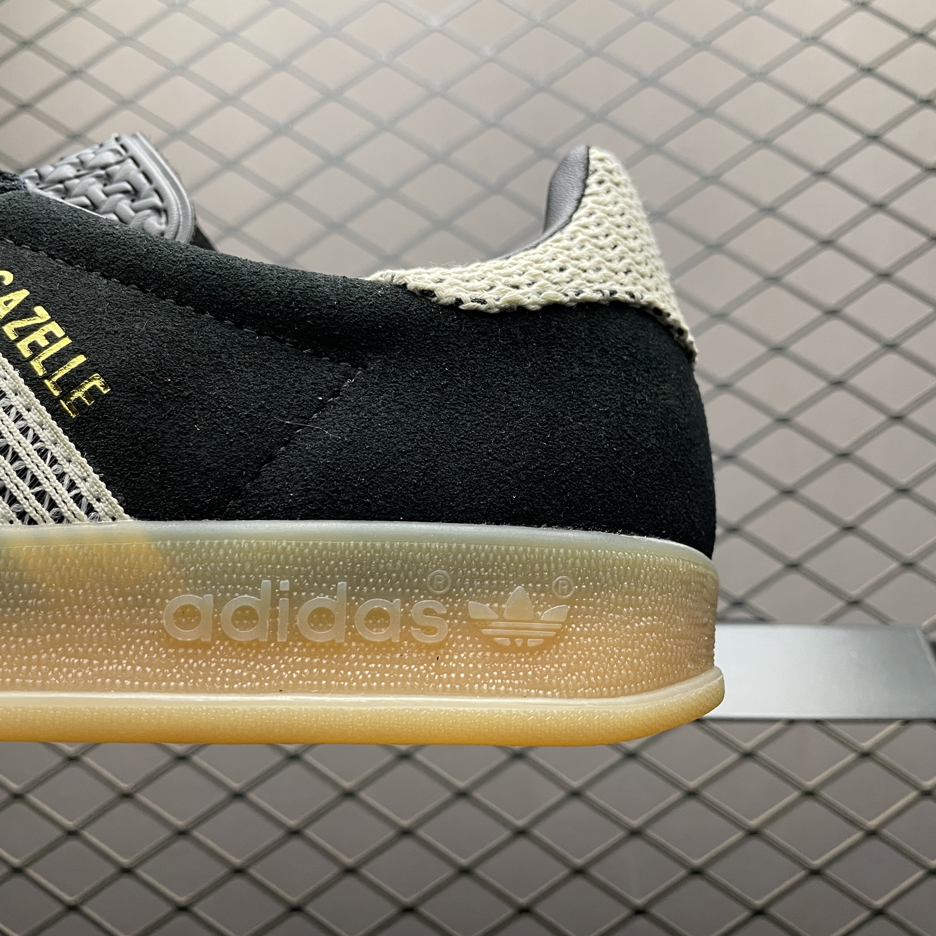 adidas Originals Women's Gazelle Indoor "Core Black/Wonder White/Gum"（JI2755）