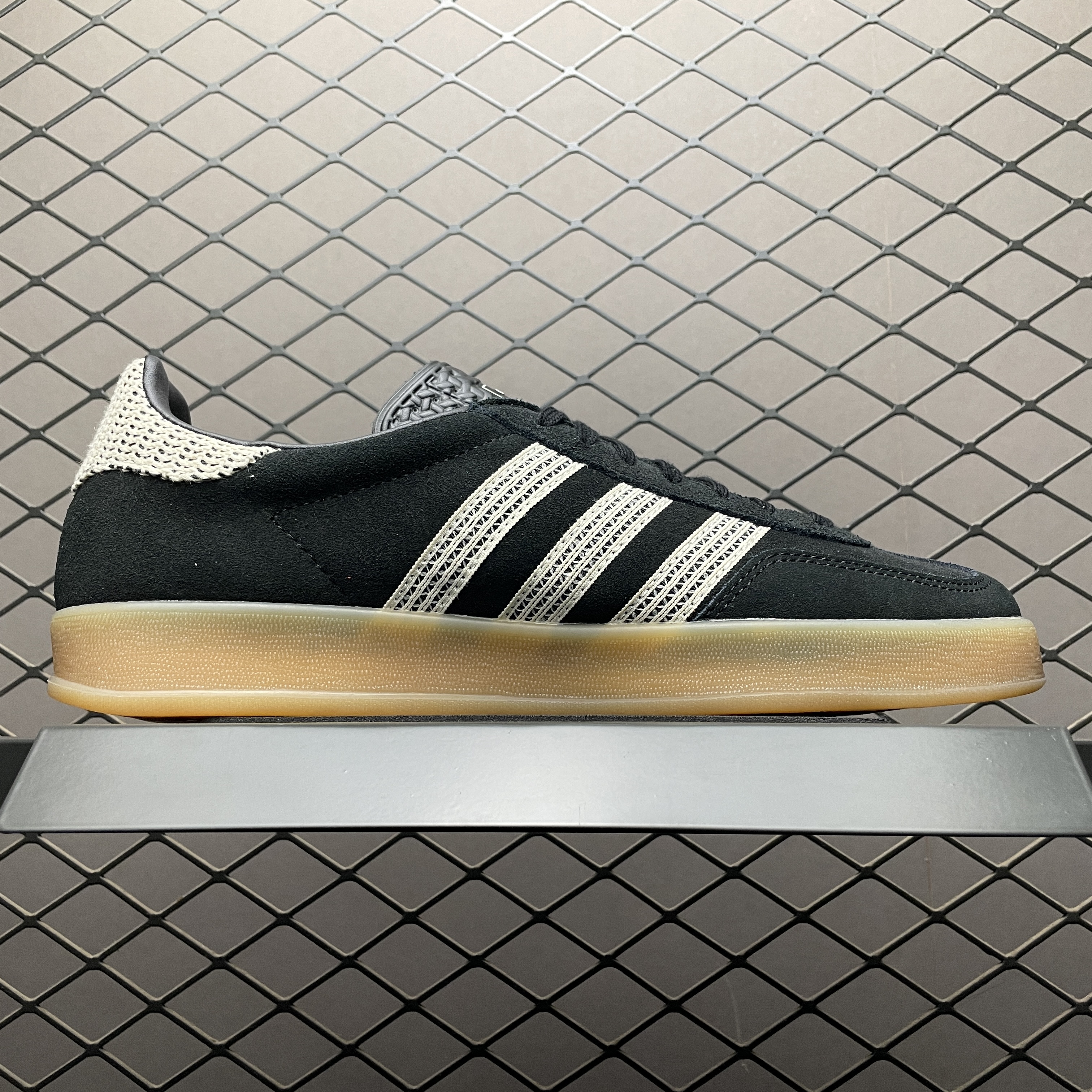adidas Originals Women's Gazelle Indoor "Core Black/Wonder White/Gum"（JI2755）