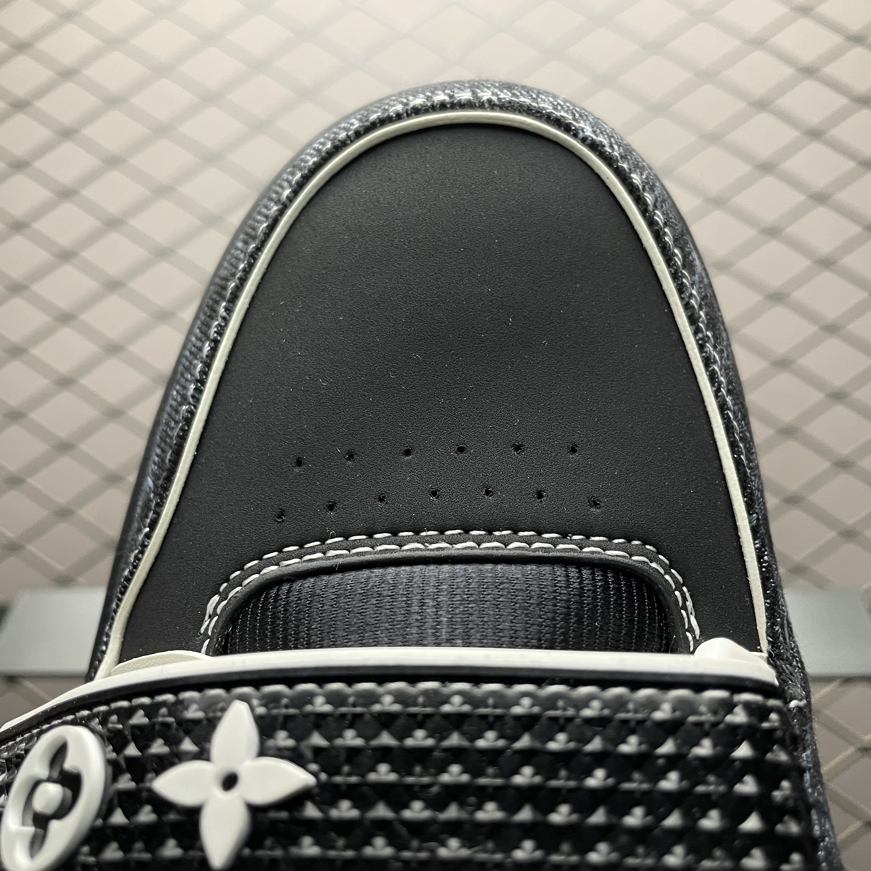 LOUIS VUITTON  Trainer Sneaker（1ADE2L)