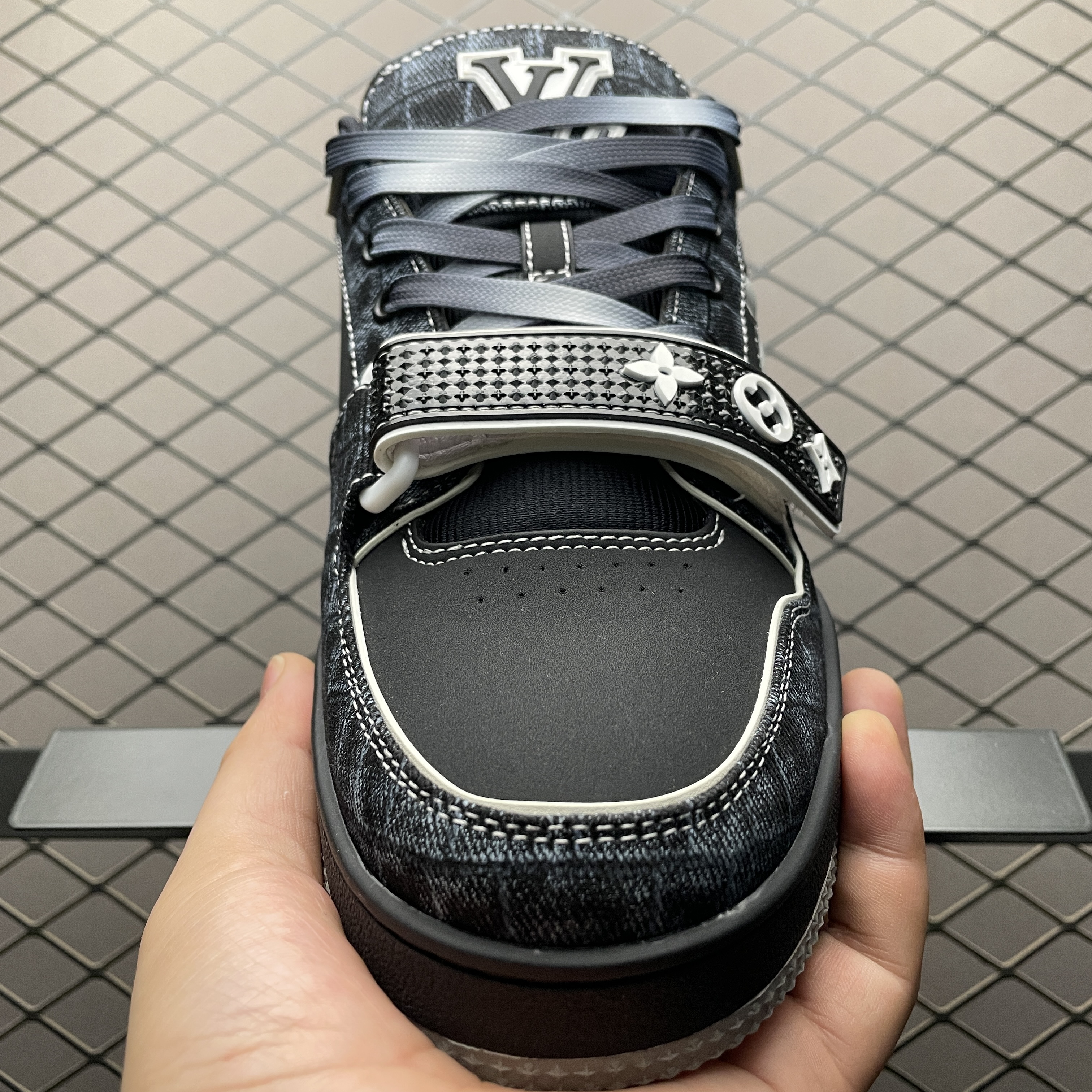 LOUIS VUITTON  Trainer Sneaker（1ADE2L)