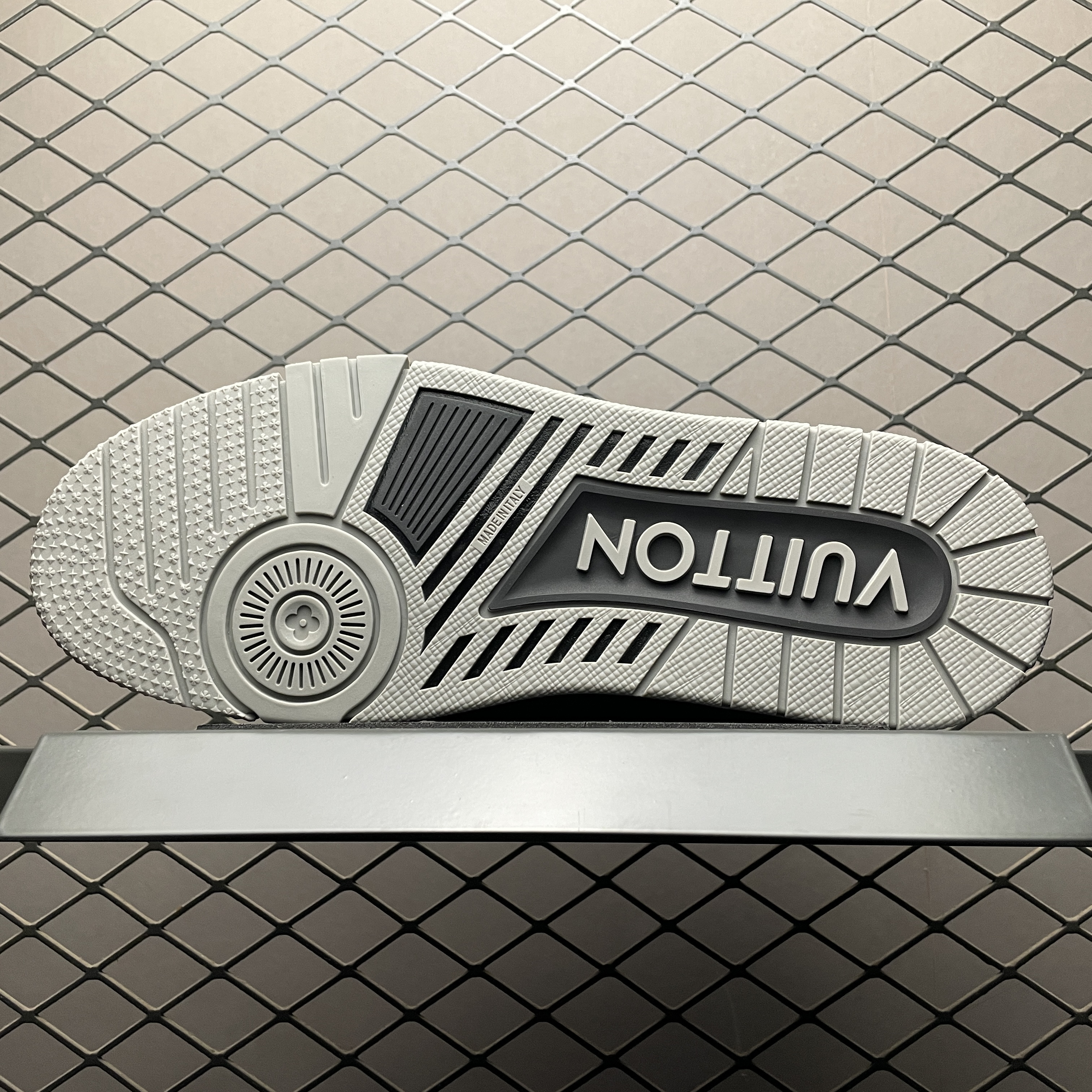 LOUIS VUITTON  Trainer Sneaker（1ADE2L)