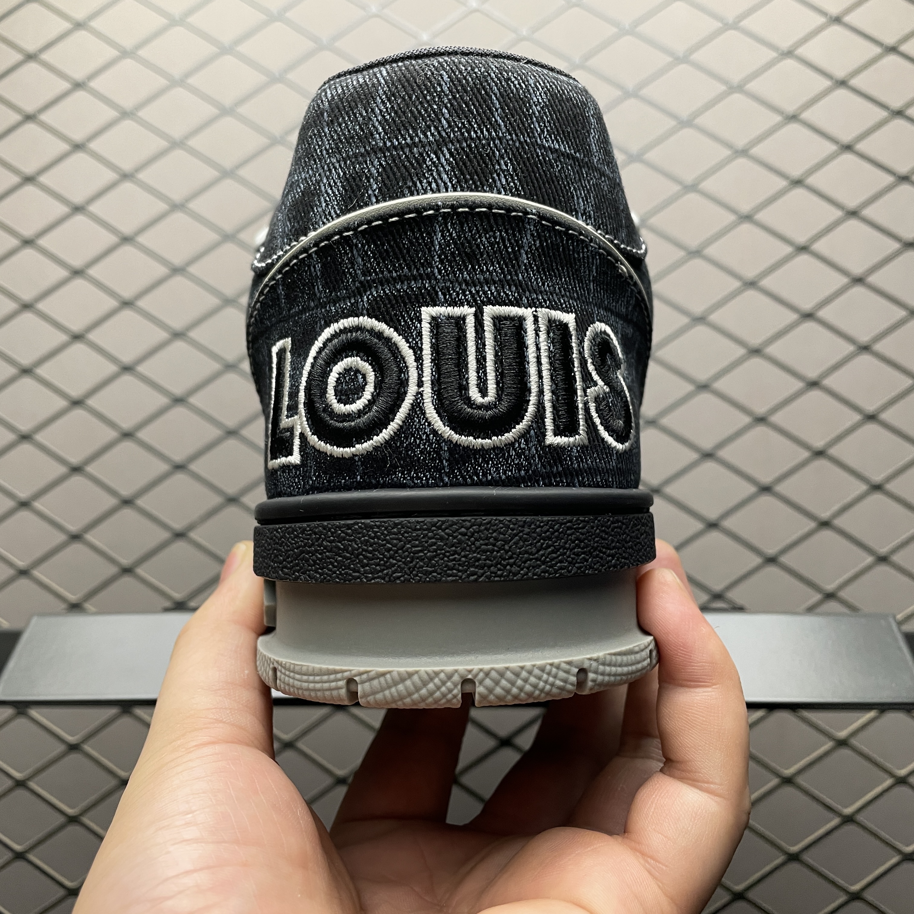 LOUIS VUITTON  Trainer Sneaker（1ADE2L)