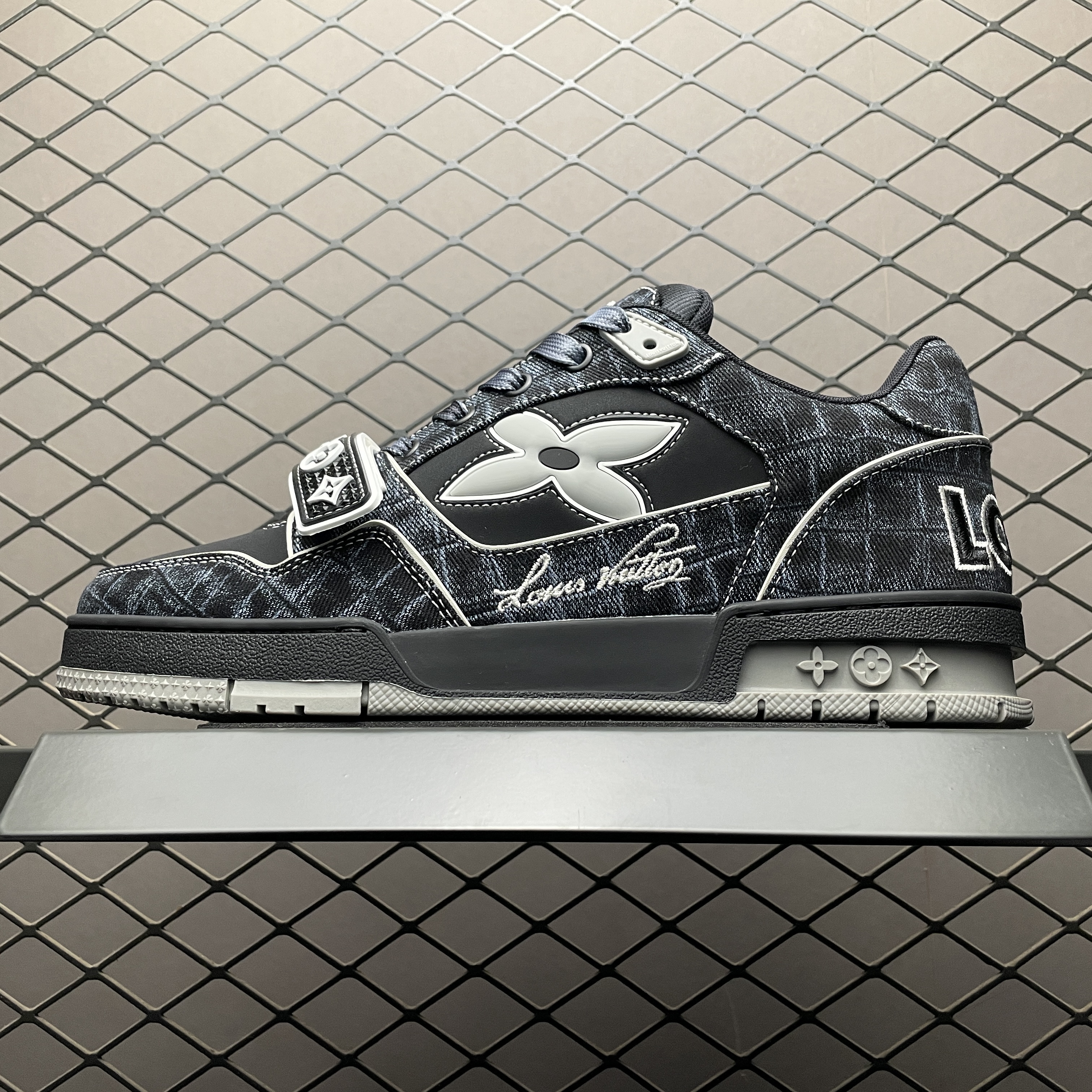 LOUIS VUITTON  Trainer Sneaker（1ADE2L)