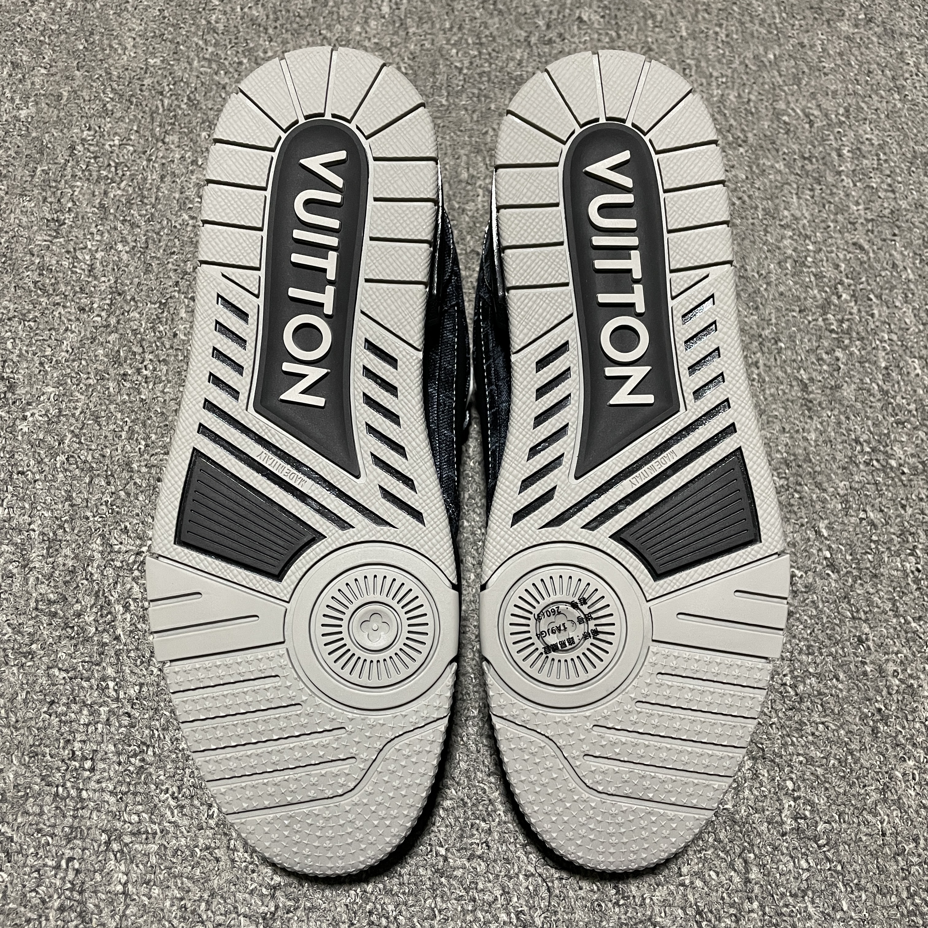 LOUIS VUITTON  Trainer Sneaker（1ADE2L)