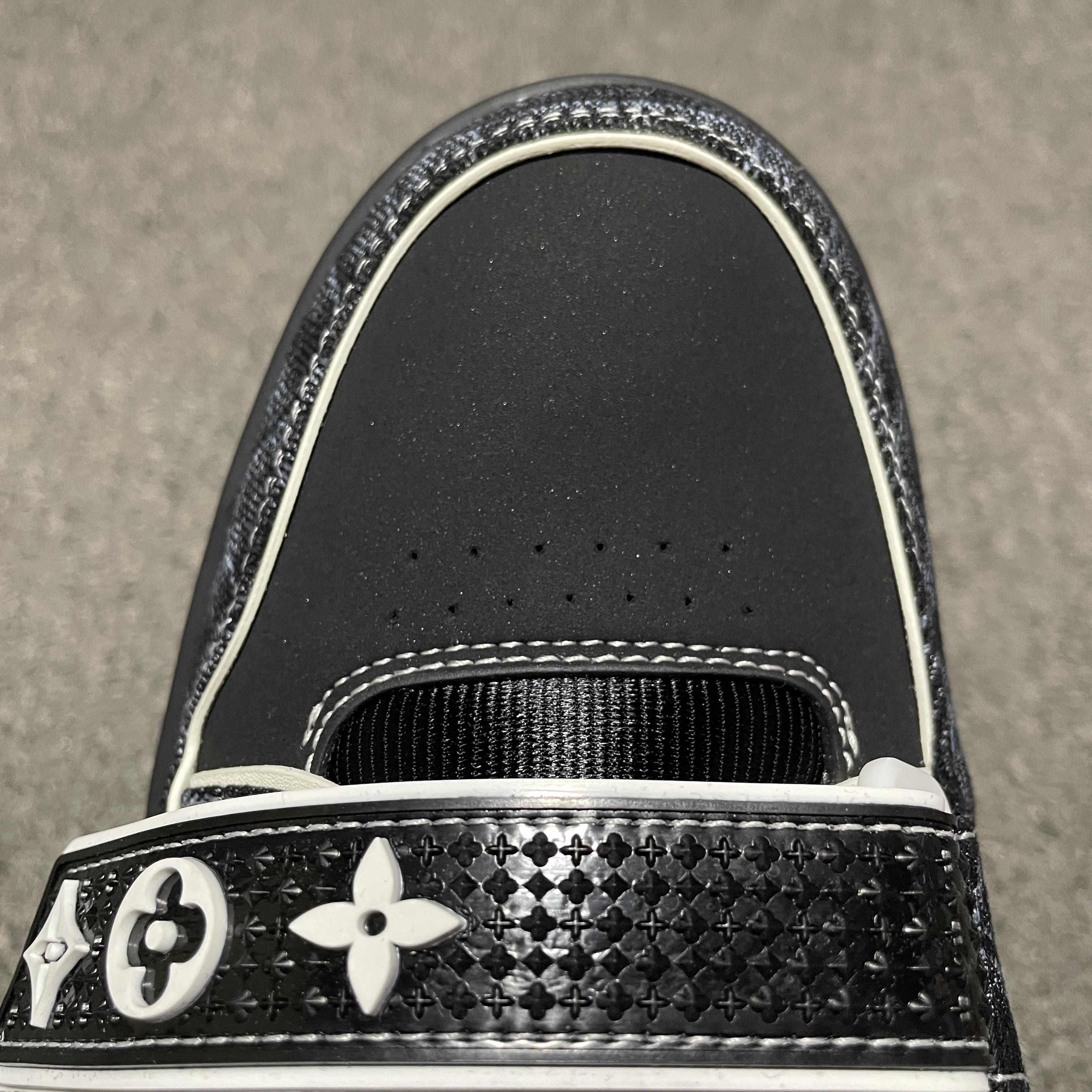 LOUIS VUITTON  Trainer Sneaker（1ADE2L)