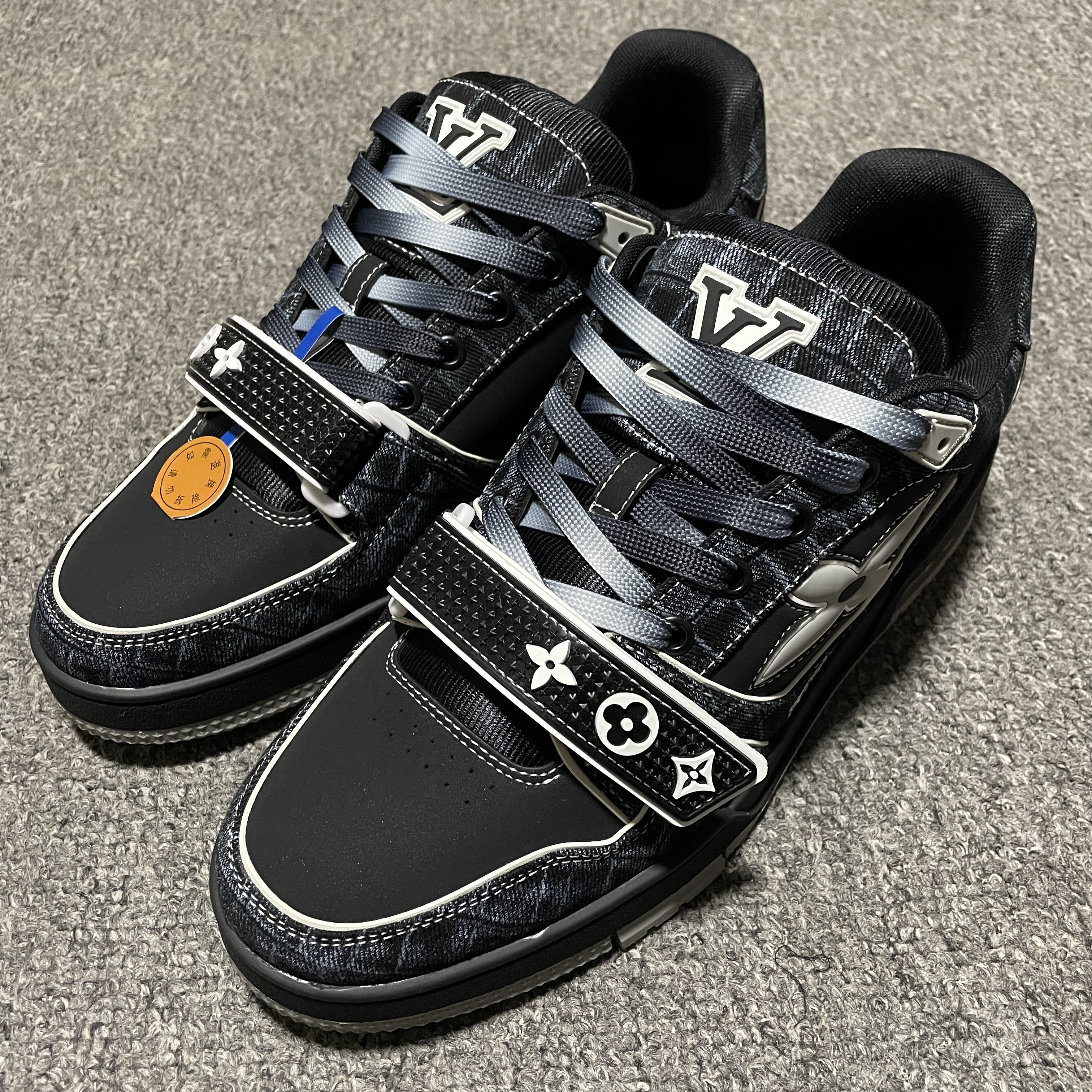 LOUIS VUITTON  Trainer Sneaker（1ADE2L)