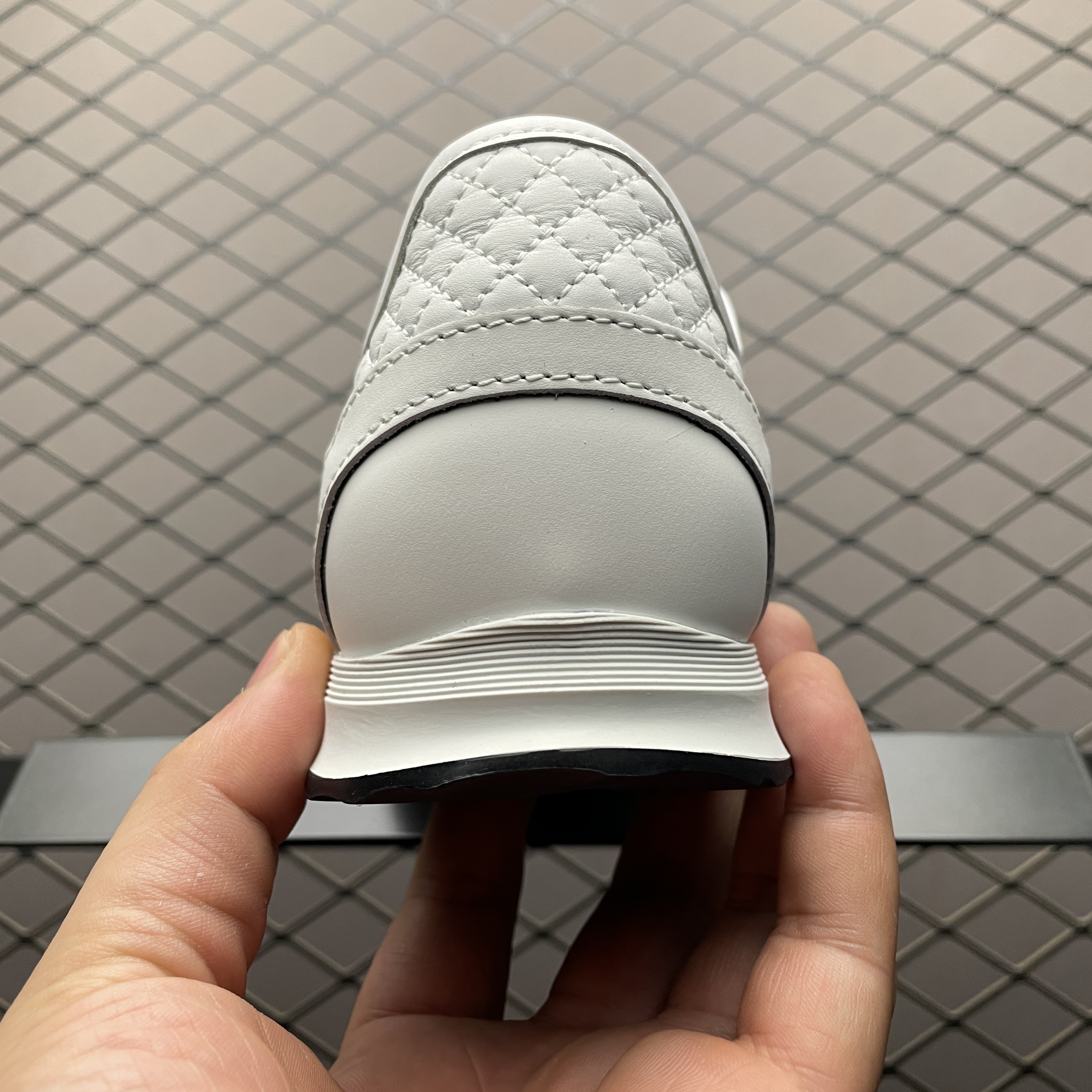 CHANEL Calfskin & Suede Calfskin Sneakers（G46373B19848NAFGP)