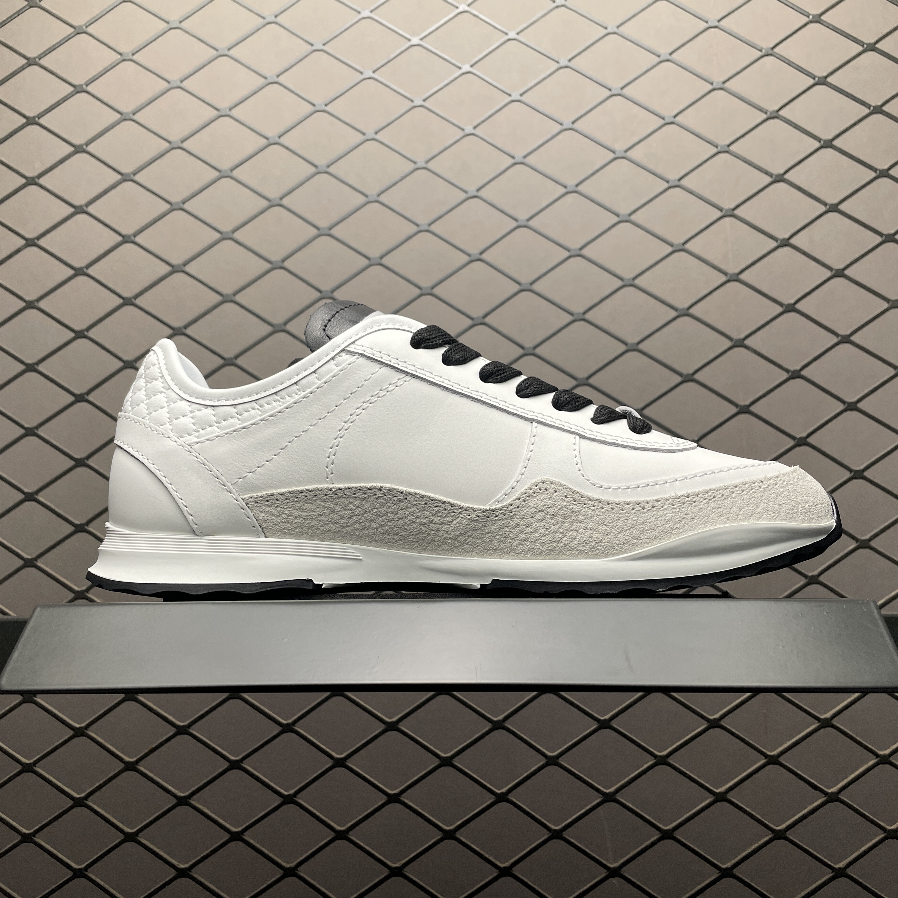 CHANEL Calfskin & Suede Calfskin Sneakers（G46373B19848NAFGP)