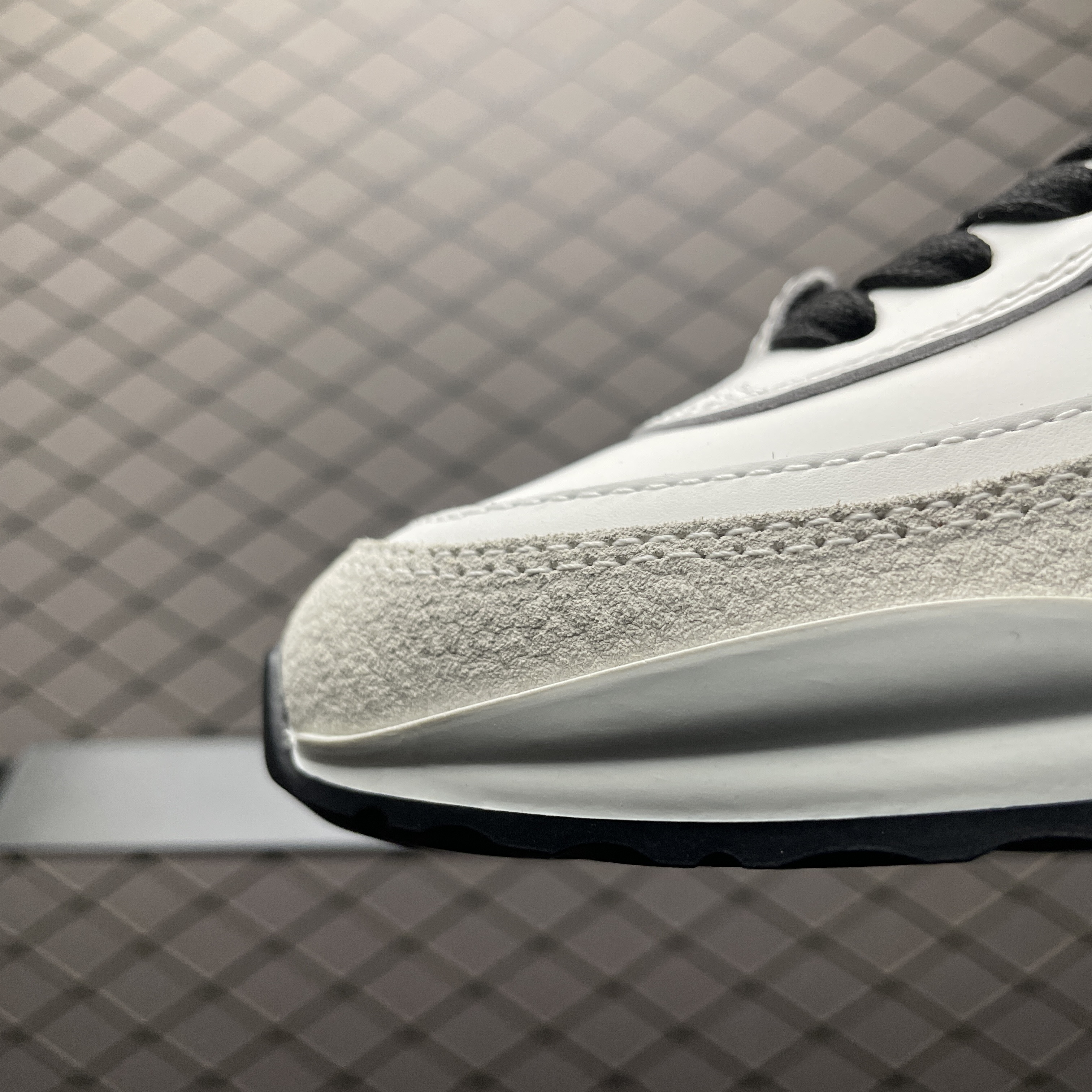 CHANEL Calfskin & Suede Calfskin Sneakers（G46373B19848NAFGP)