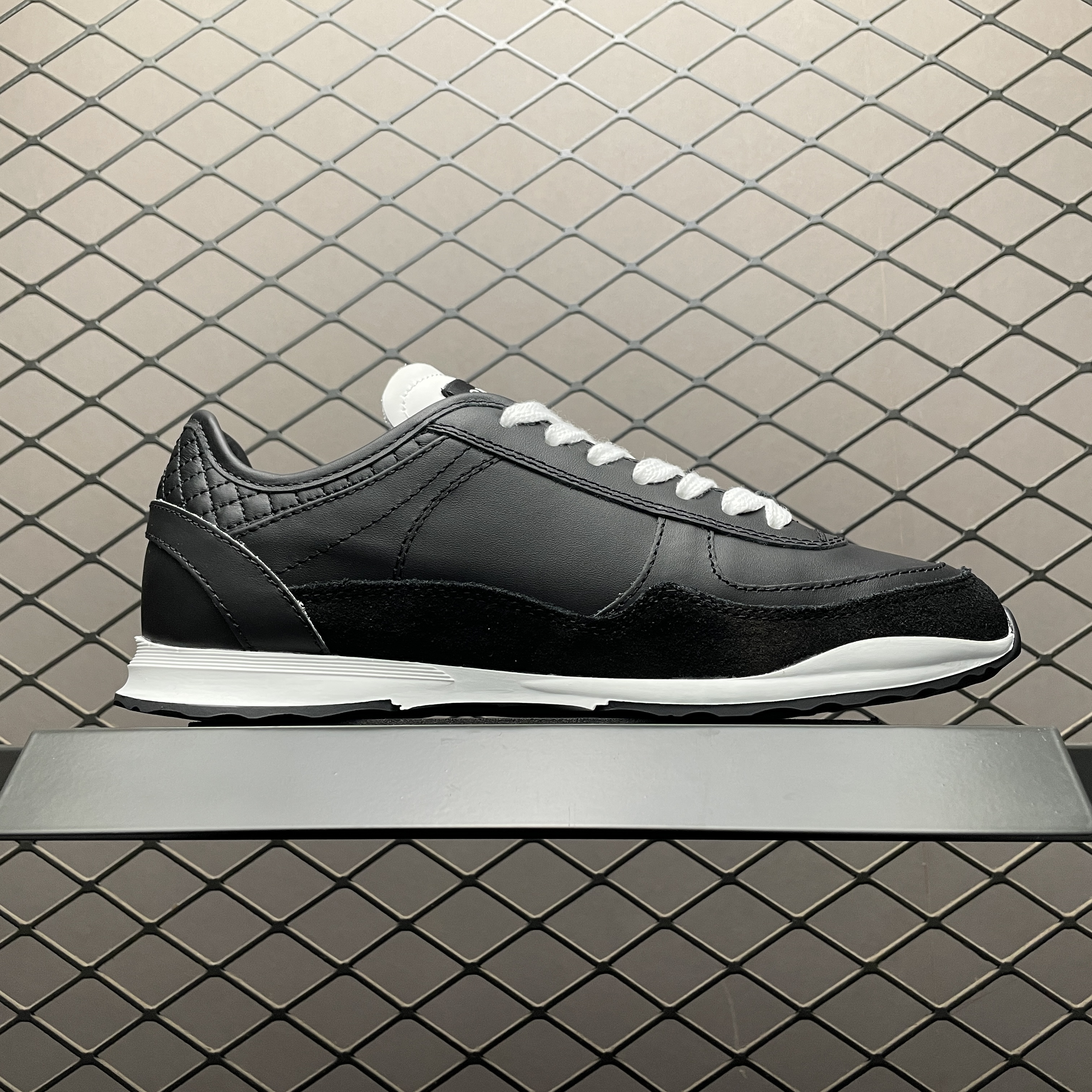 CHANEL Calfskin & Suede Calfskin Sneakers（G46372B19848NAFGO)