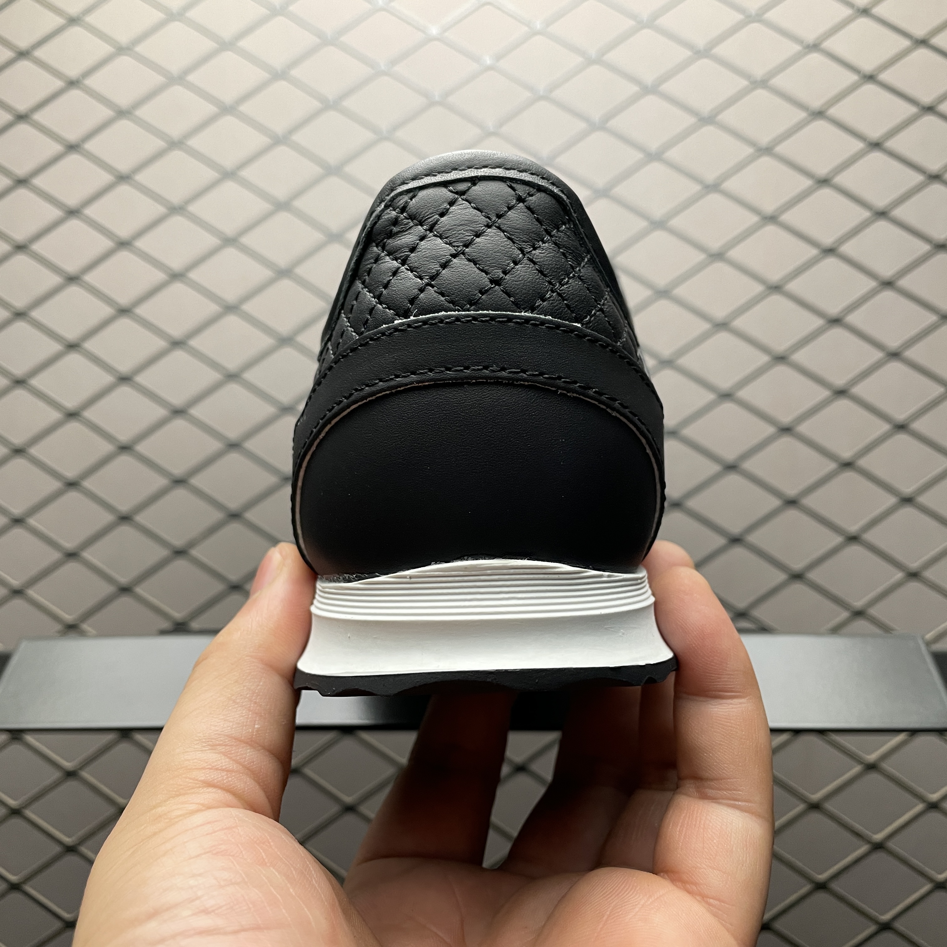 CHANEL Calfskin & Suede Calfskin Sneakers（G46372B19848NAFGO)