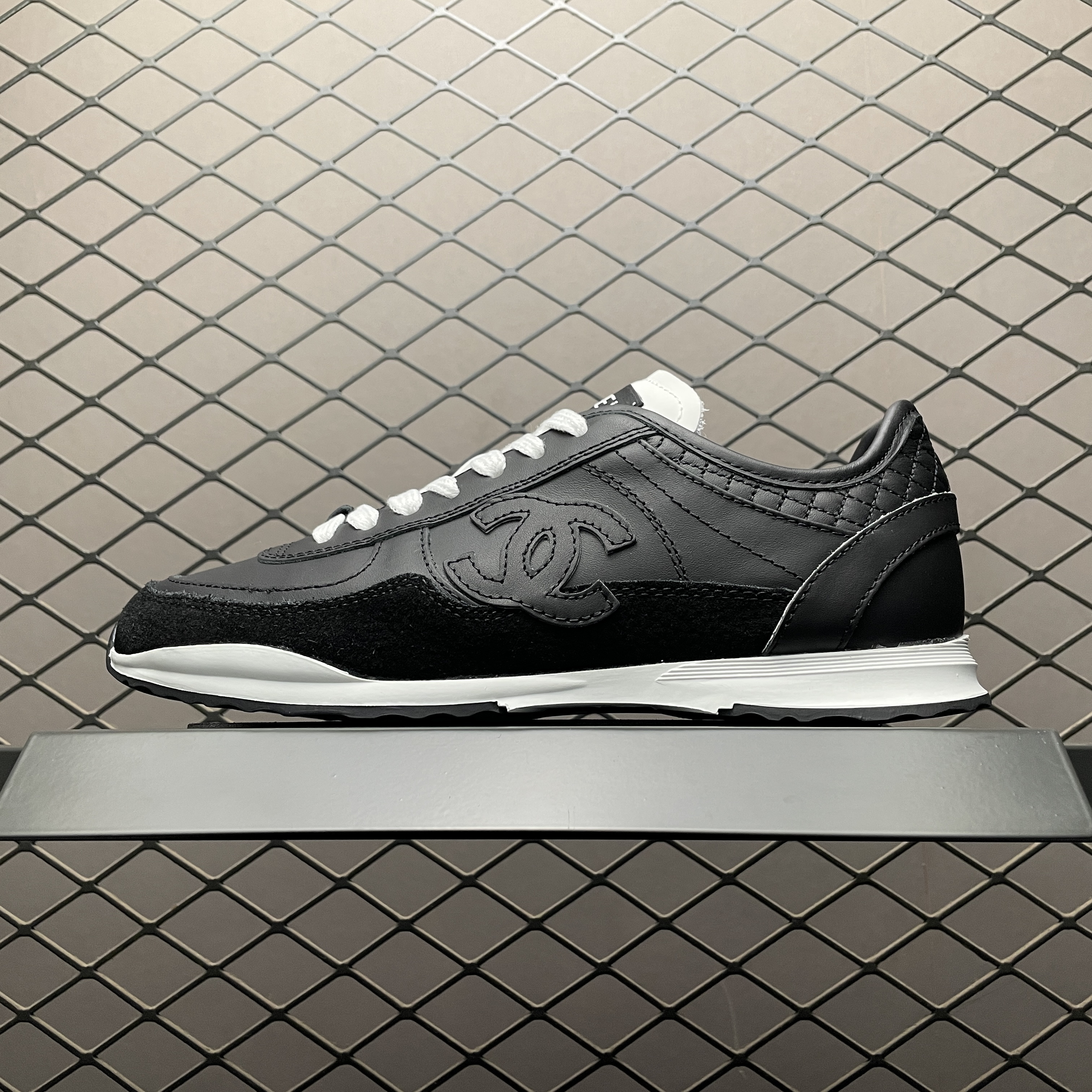 CHANEL Calfskin & Suede Calfskin Sneakers（G46372B19848NAFGO)