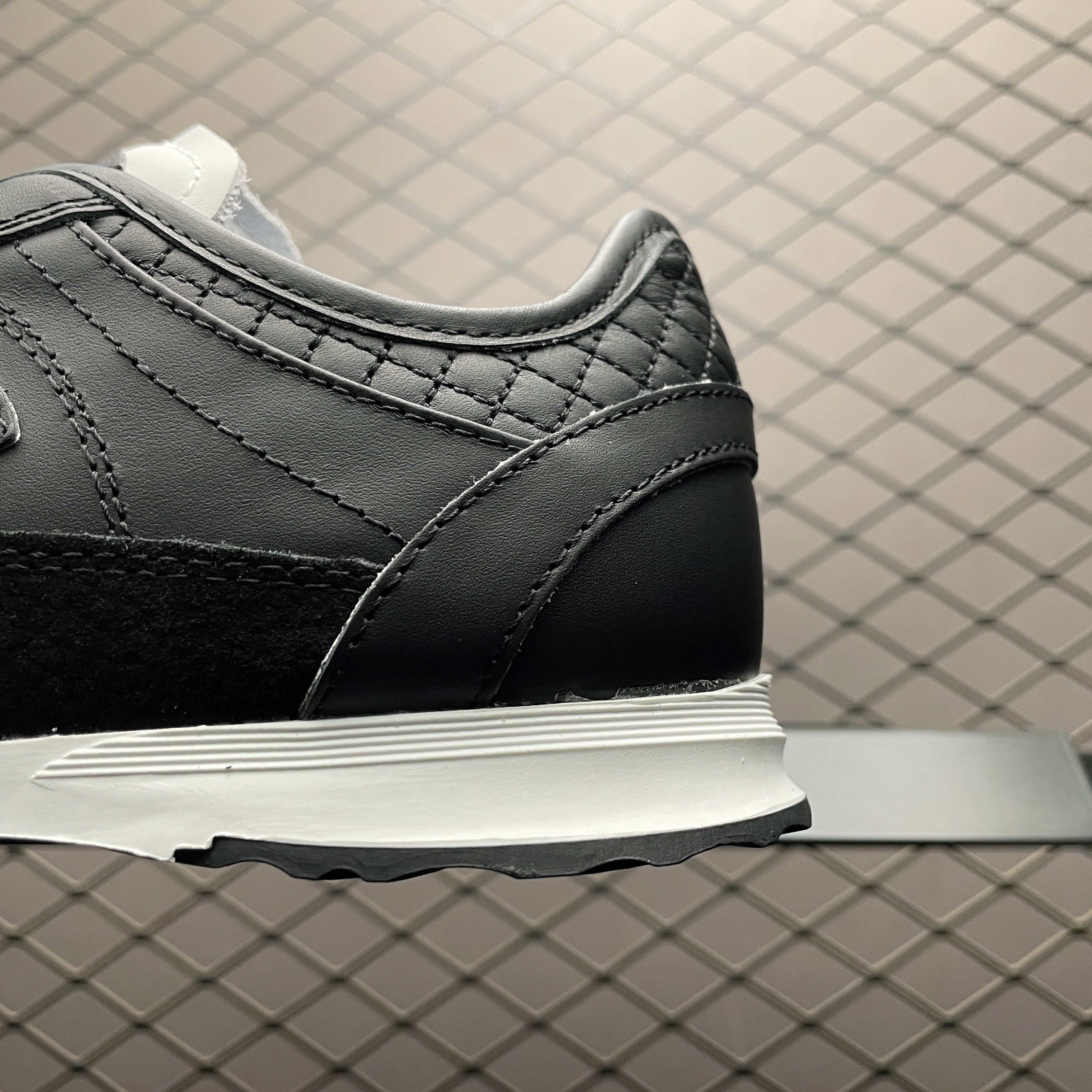 CHANEL Calfskin & Suede Calfskin Sneakers（G46372B19848NAFGO)