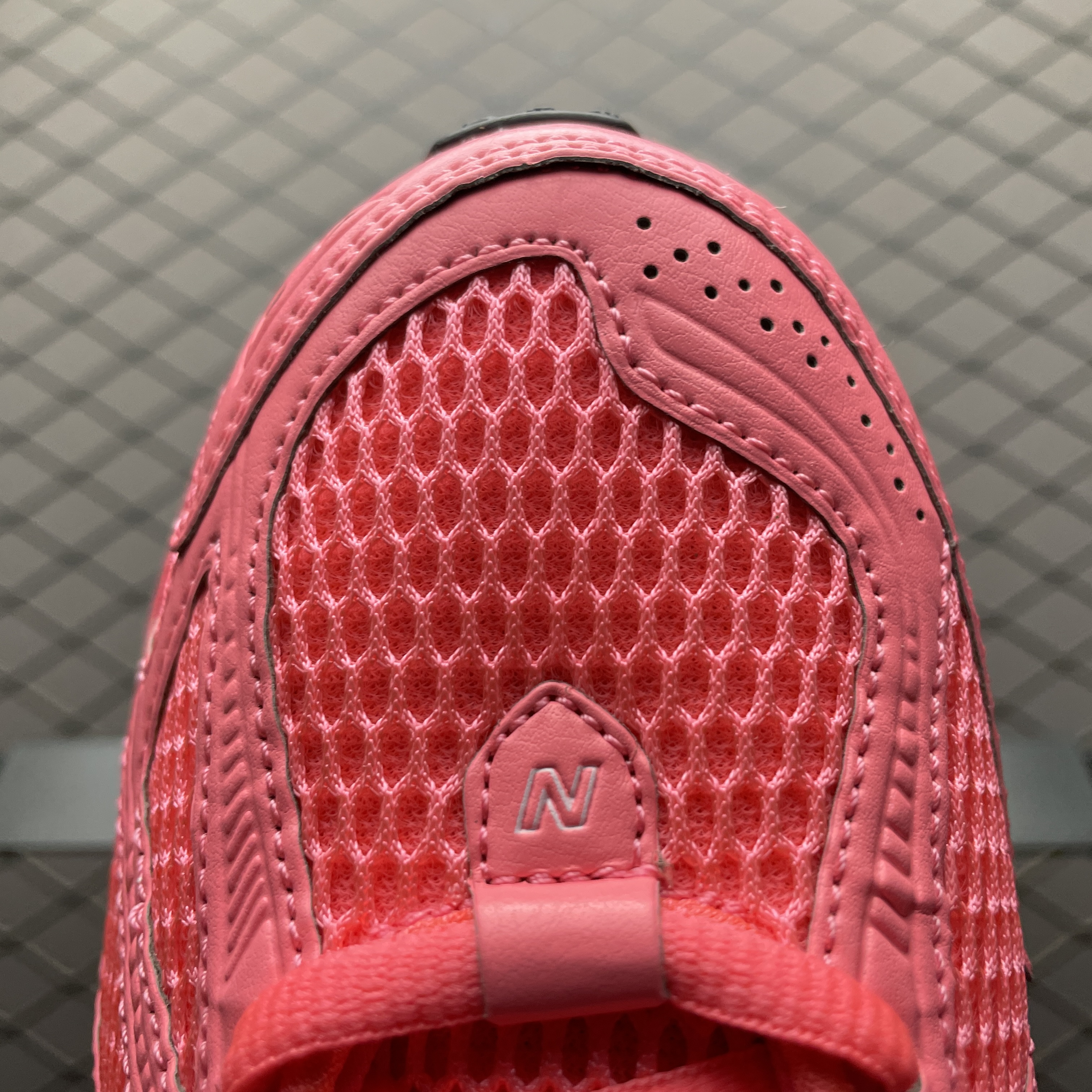 1906R 'Neon Pink' ASOS Exclusive(M1906RAP）