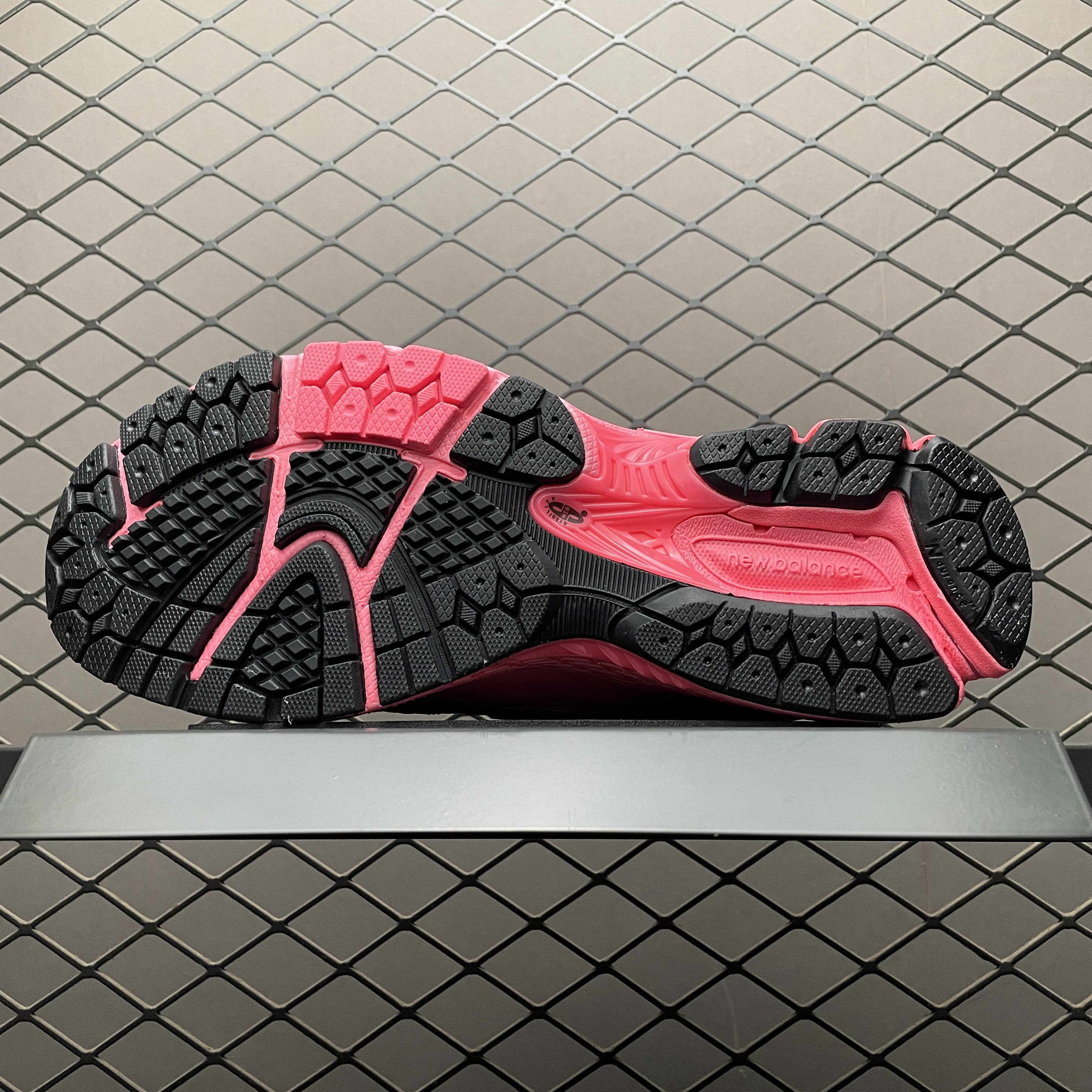 1906R 'Neon Pink' ASOS Exclusive(M1906RAP）