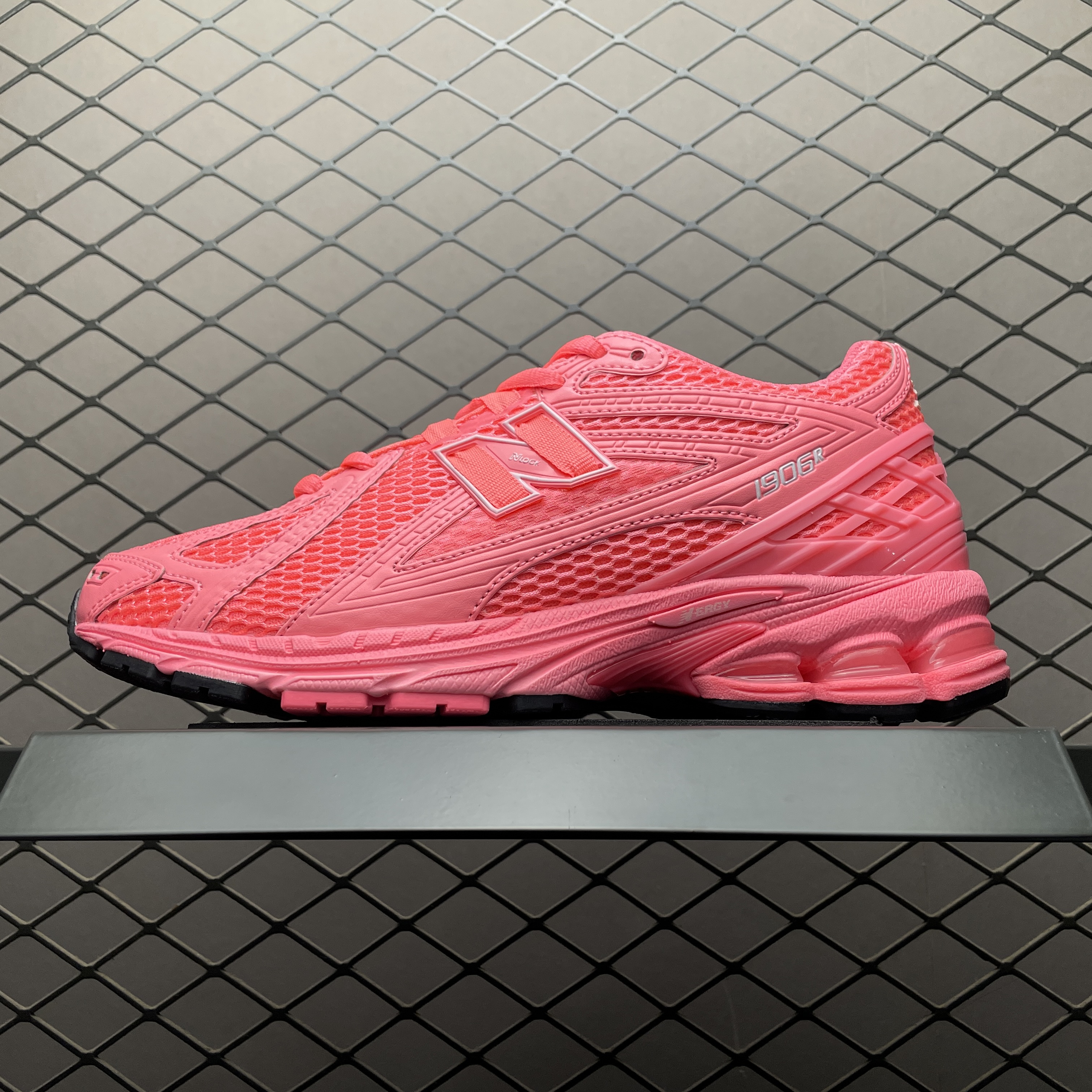 1906R 'Neon Pink' ASOS Exclusive(M1906RAP）