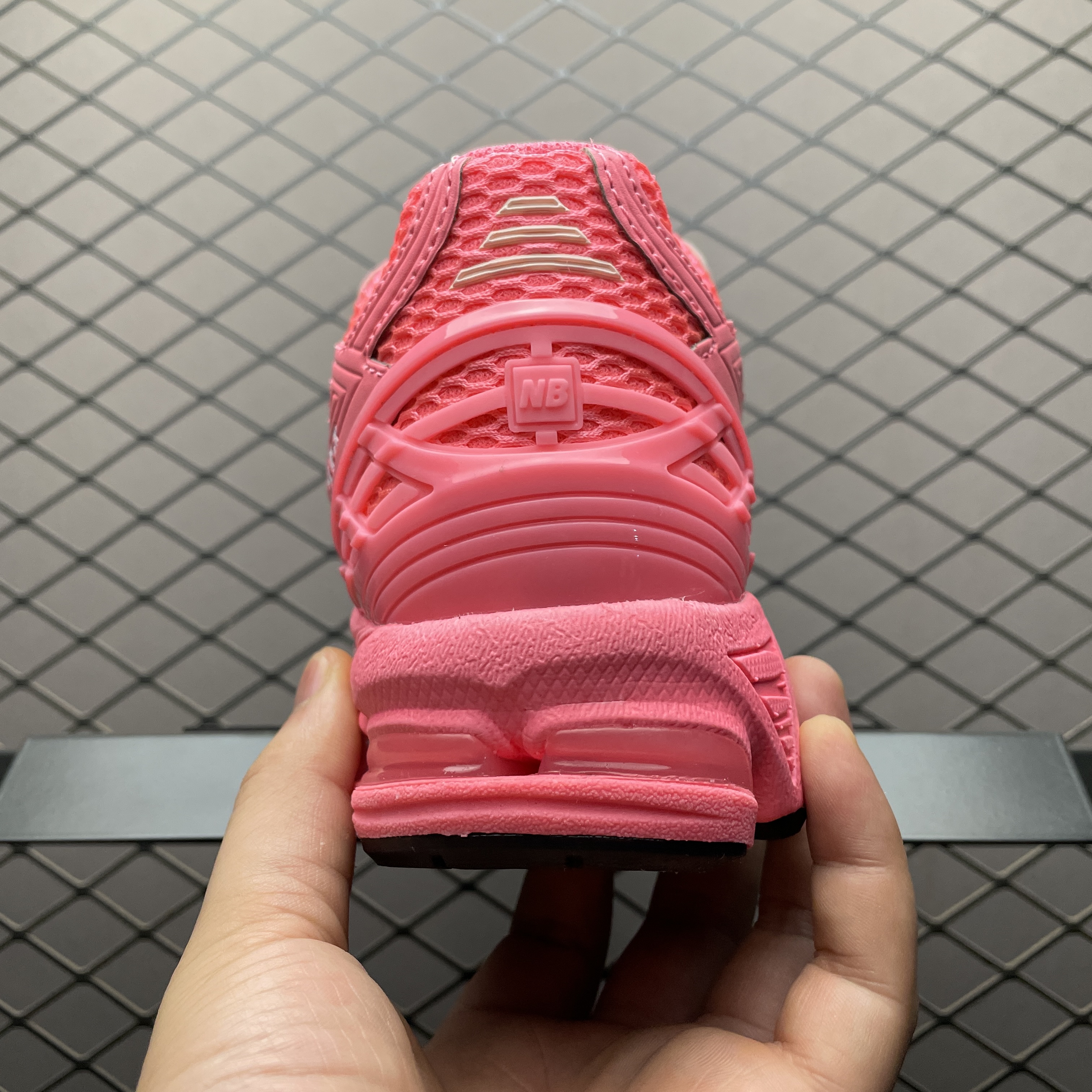 1906R 'Neon Pink' ASOS Exclusive(M1906RAP）