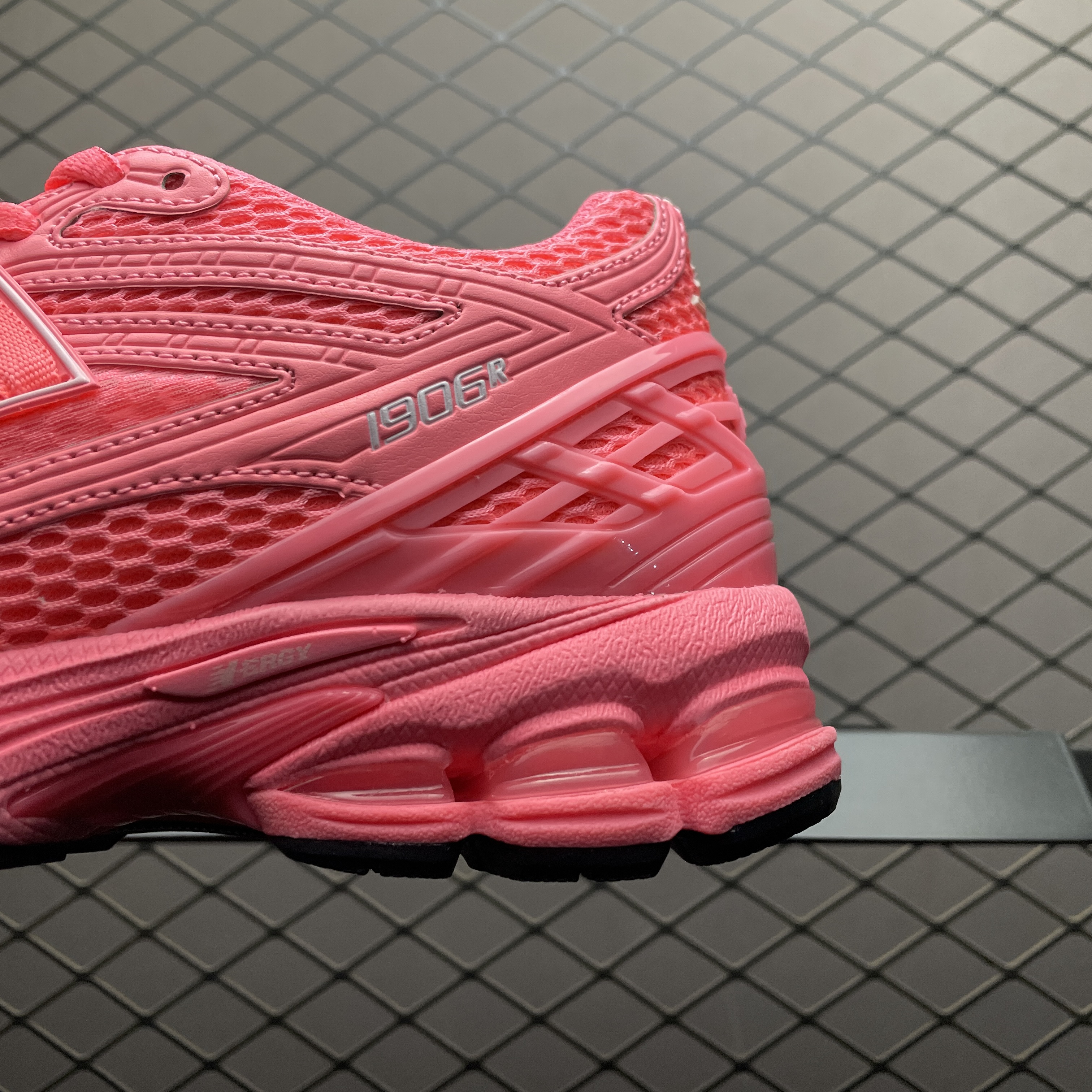 1906R 'Neon Pink' ASOS Exclusive(M1906RAP）