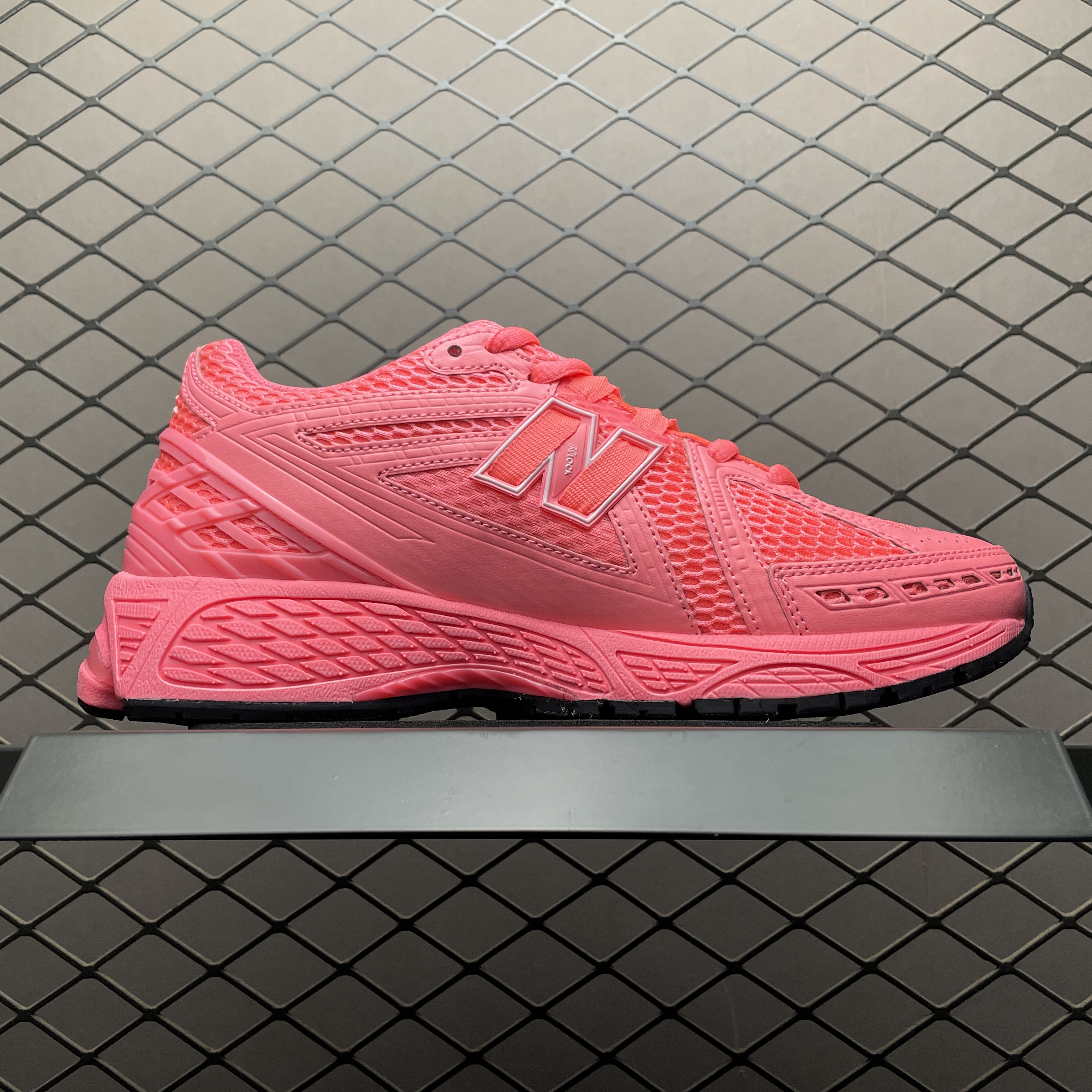 1906R 'Neon Pink' ASOS Exclusive(M1906RAP）