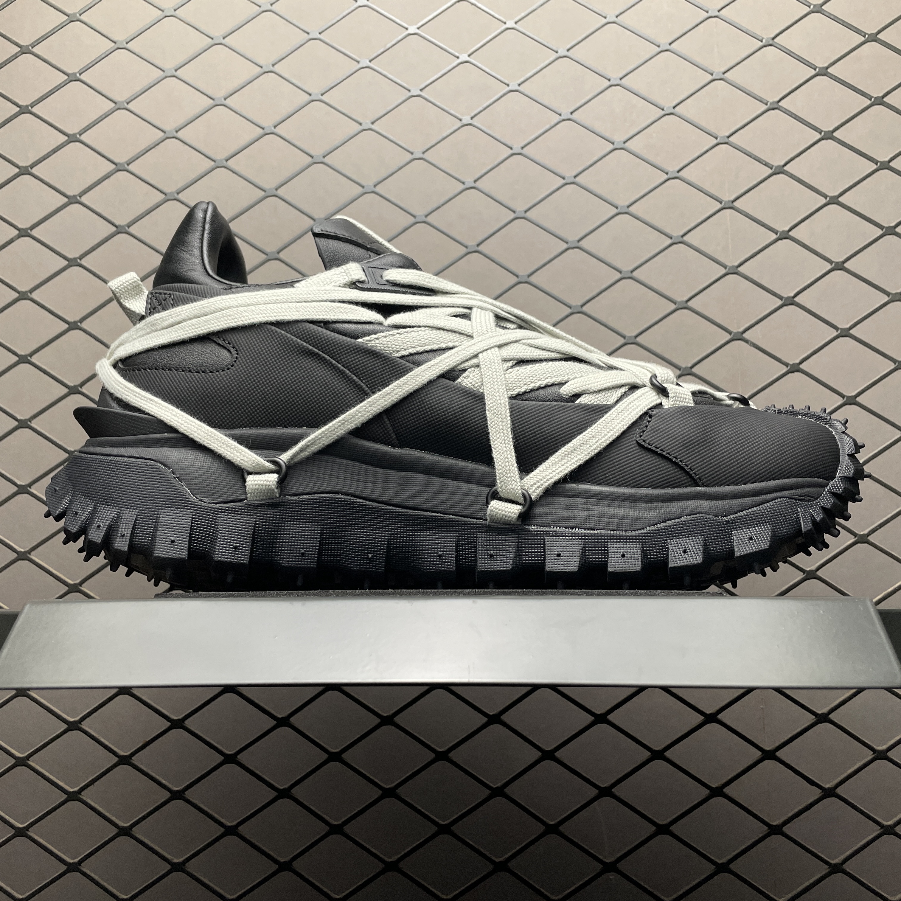 Rick Owens x Moncler Trailgrip Megalace Black （MU02D4M10M4321-999）
