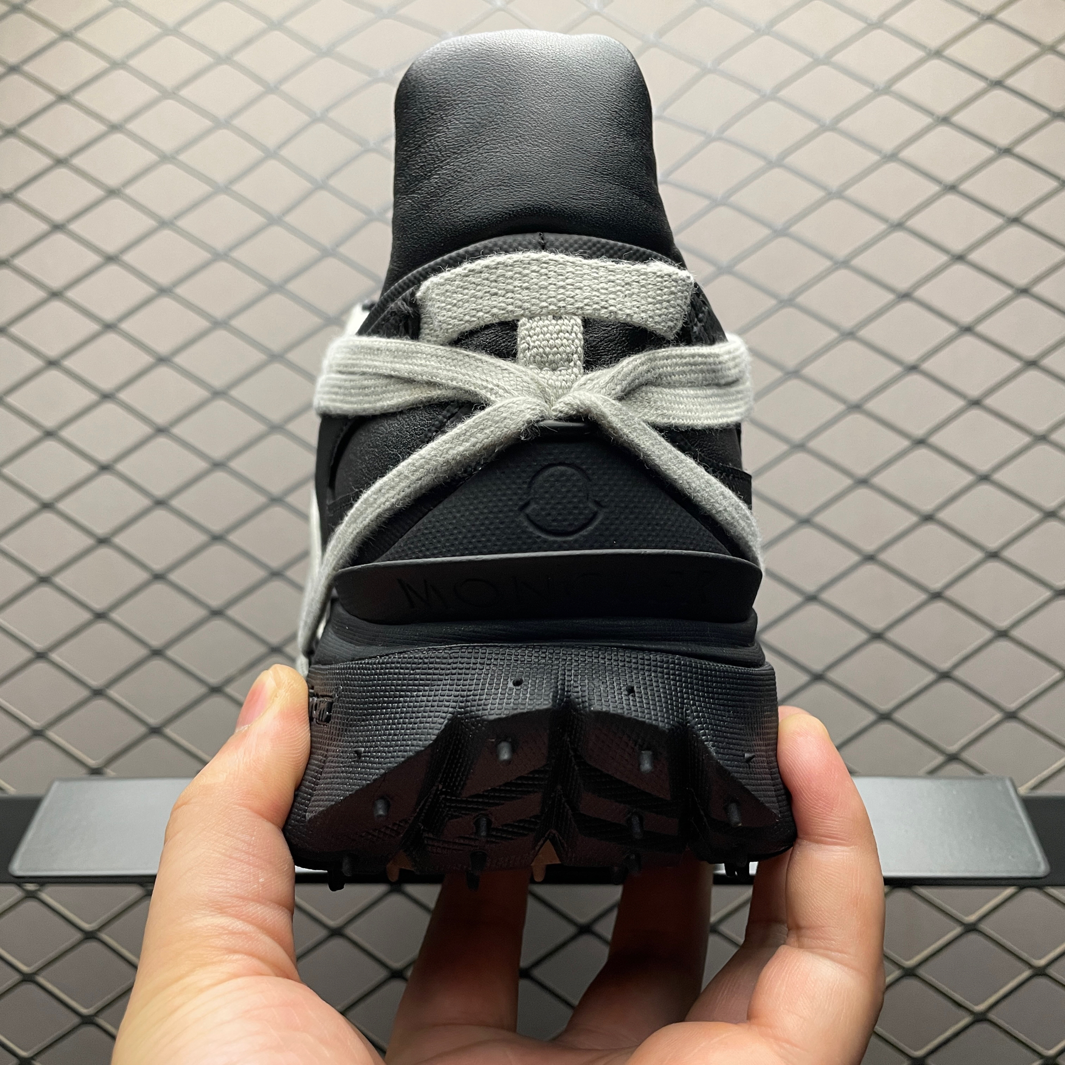 Rick Owens x Moncler Trailgrip Megalace Black （MU02D4M10M4321-999）