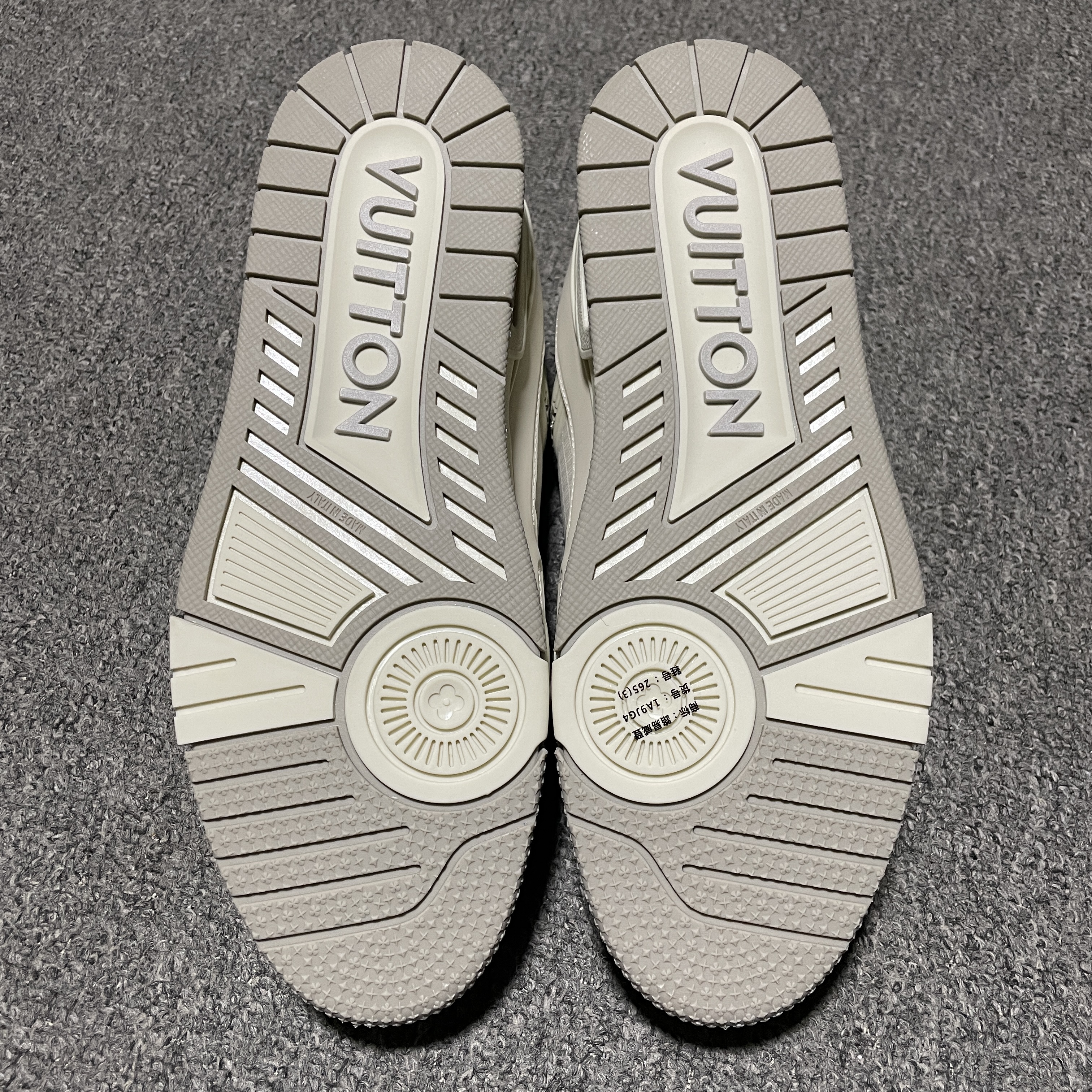 Louis Vuitton LV Trainer Grey（1ADEWF）