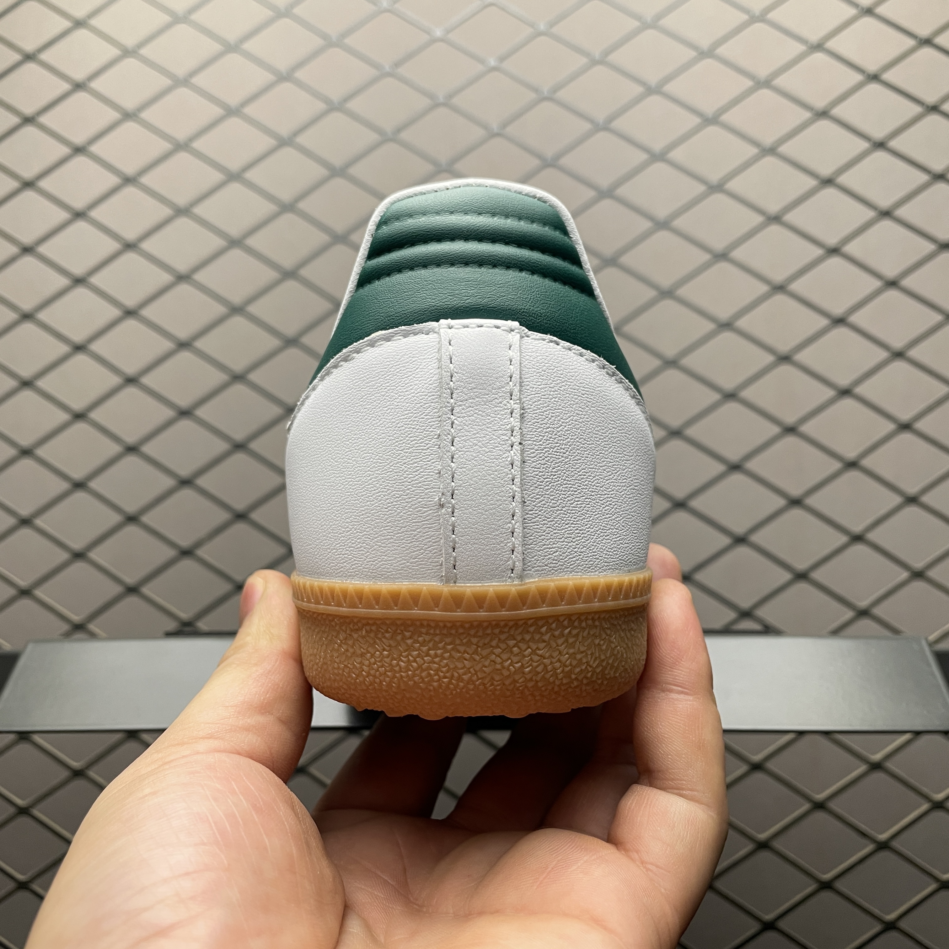 adidas Originals Samba OG "Cloud White/Collegiate Green/Gum"（IE3437）