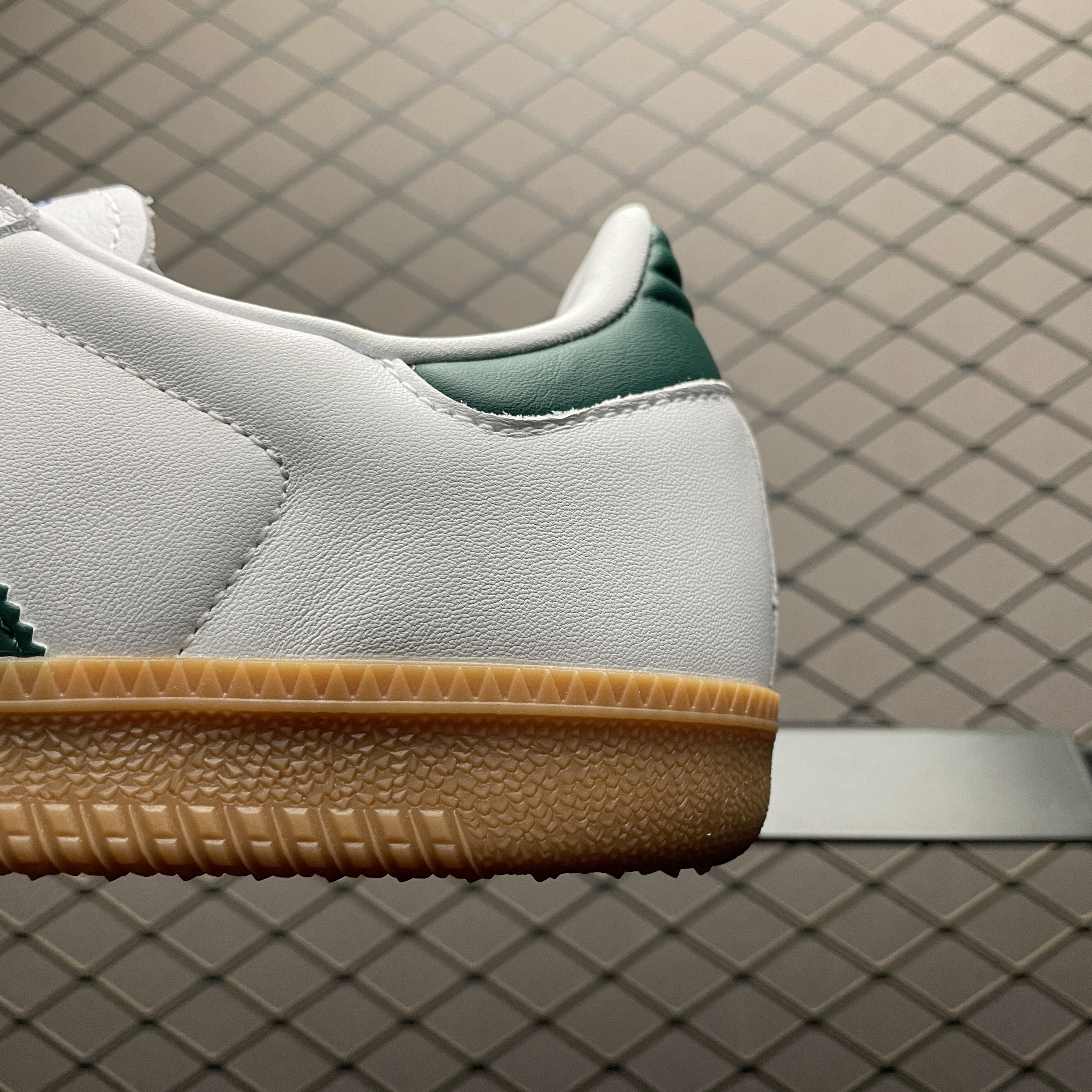 adidas Originals Samba OG "Cloud White/Collegiate Green/Gum"（IE3437）