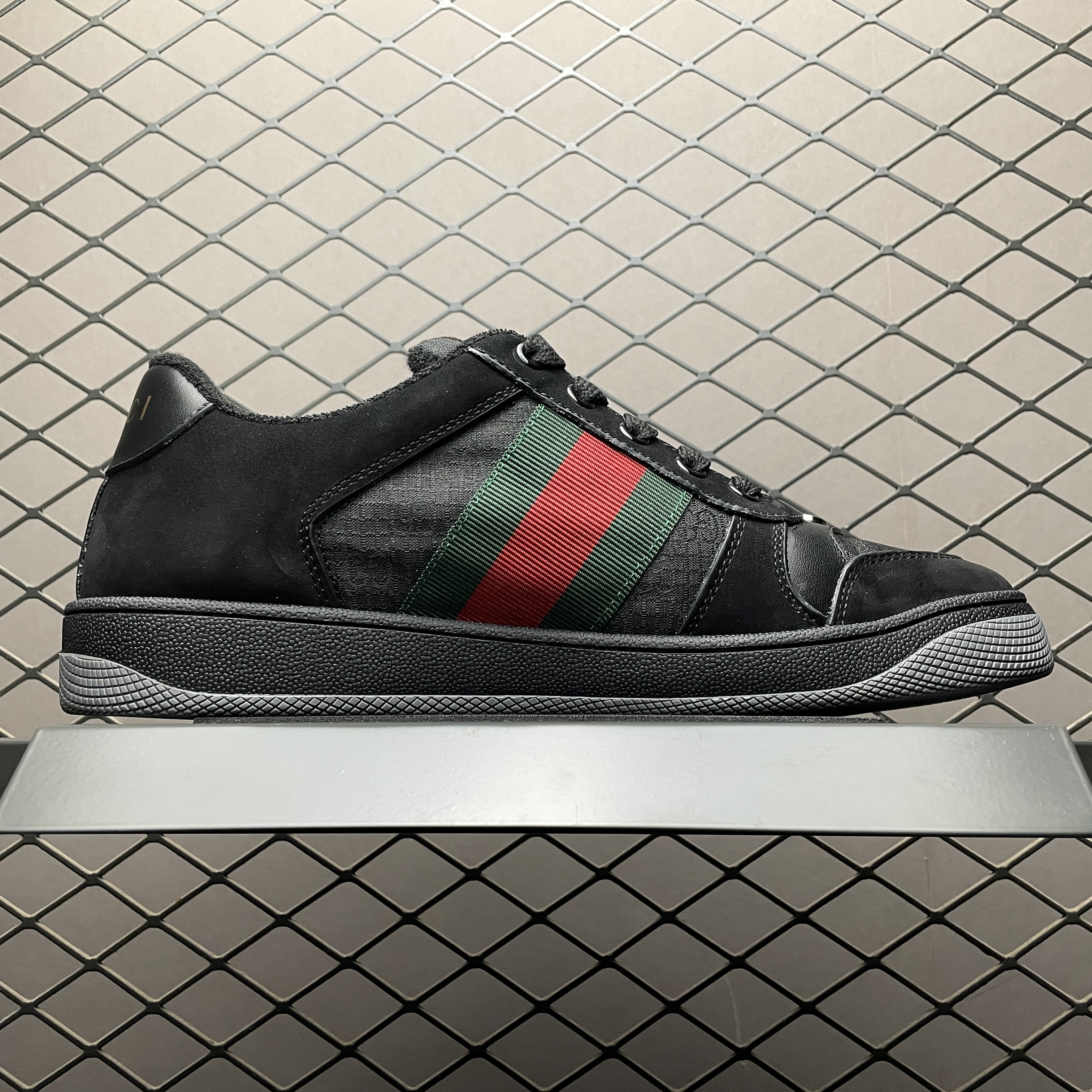 Gucci Men's GG Screener sneaker in black GG canvas（576223FAD941058）