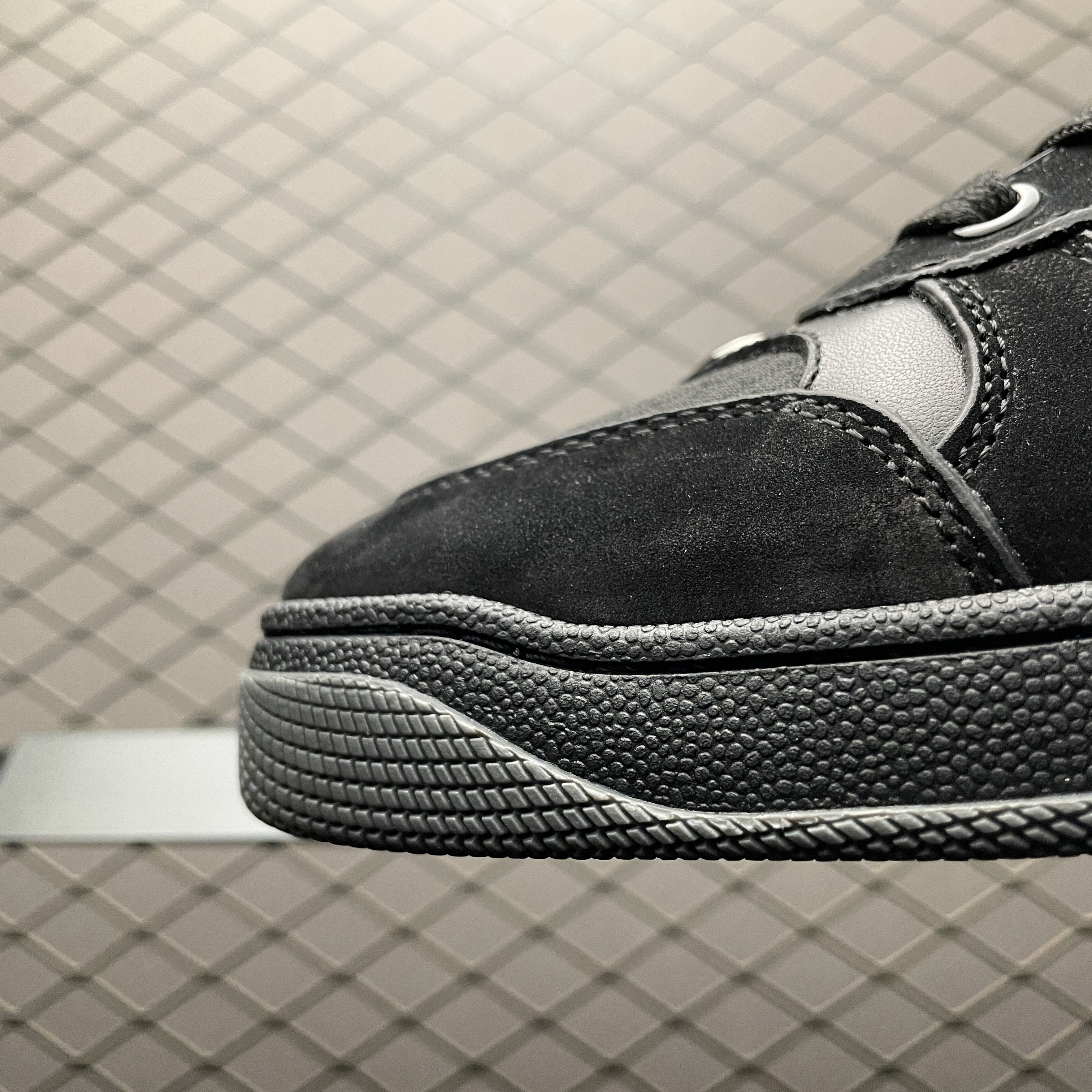 Gucci Men's GG Screener sneaker in black GG canvas（576223FAD941058）