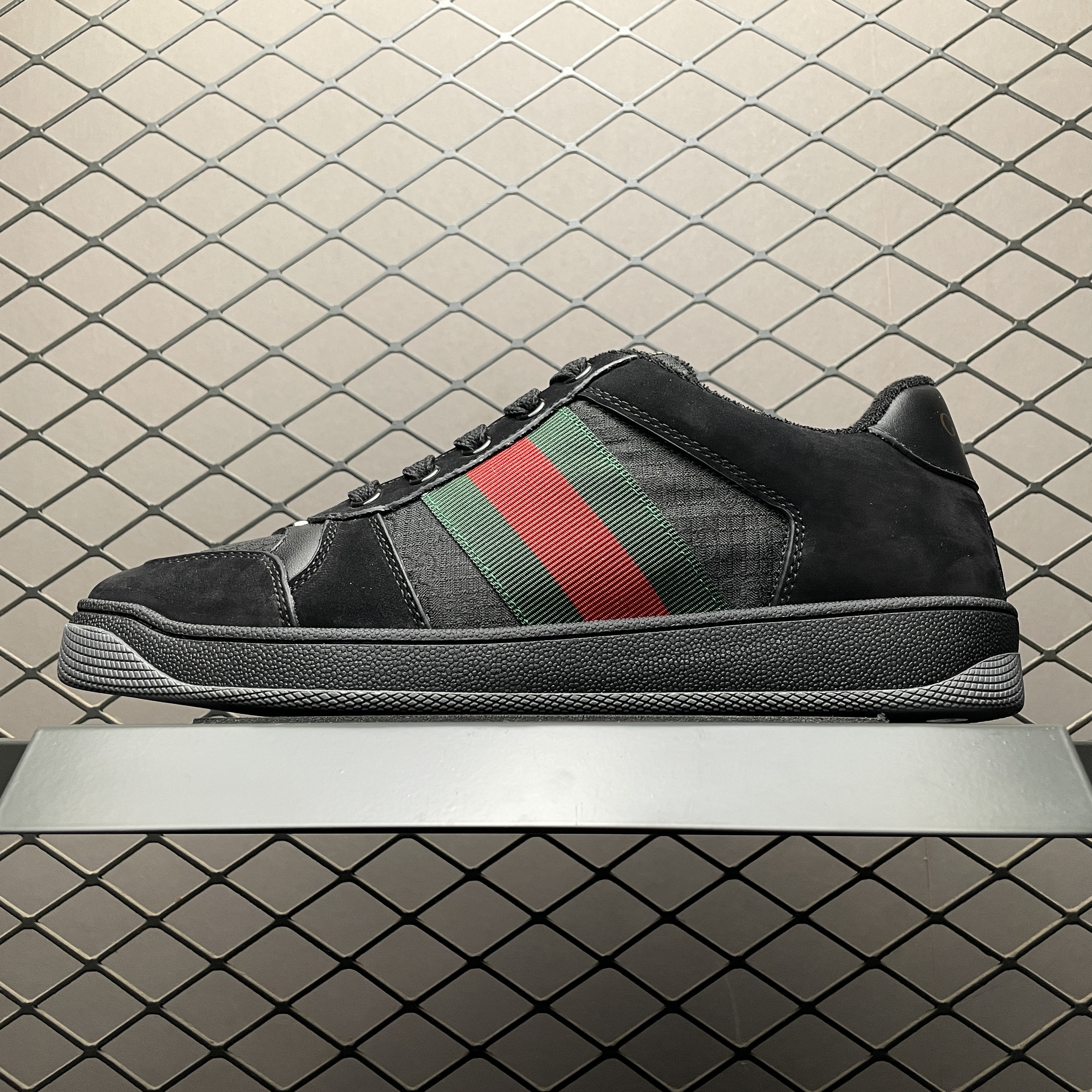 Gucci Men's GG Screener sneaker in black GG canvas（576223FAD941058）
