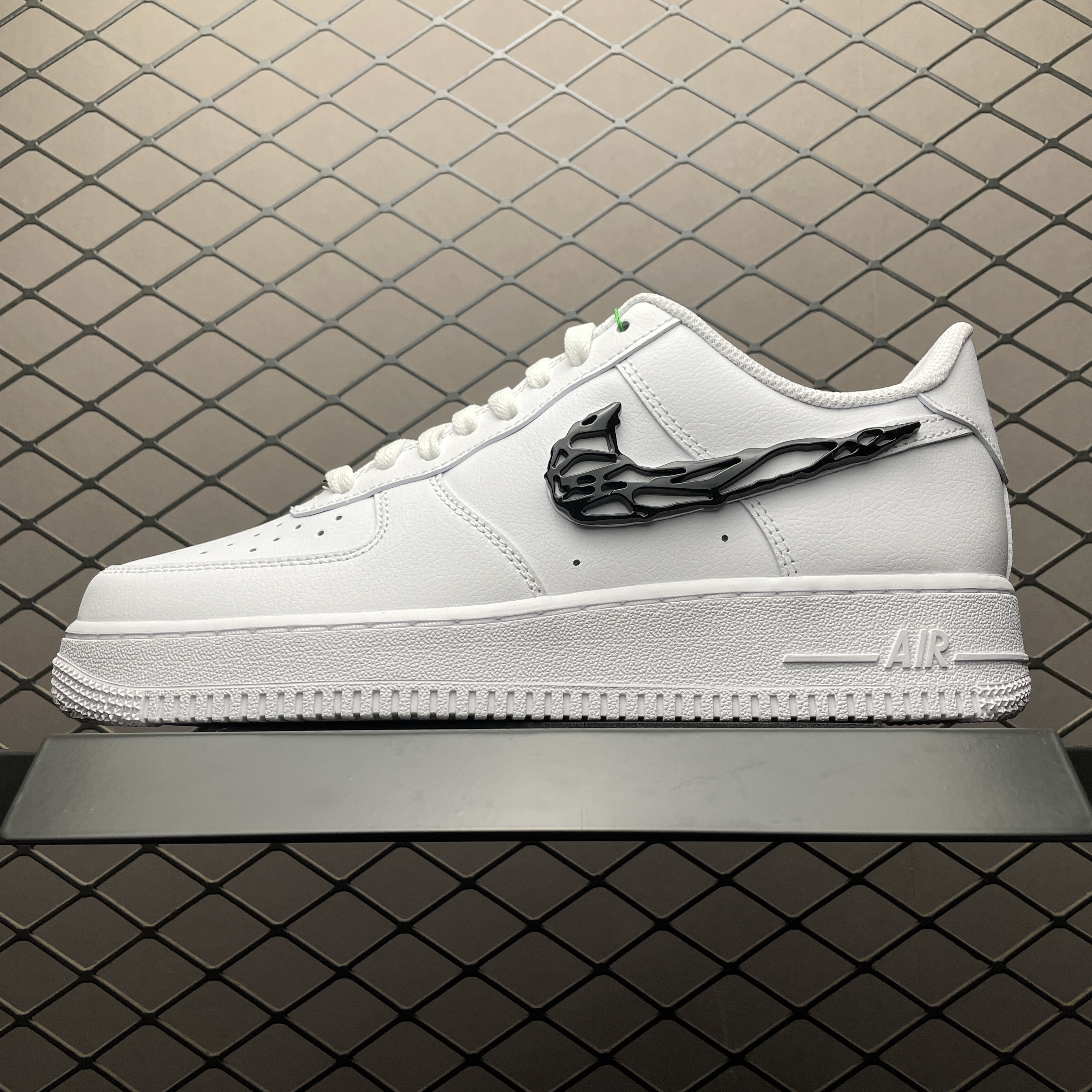 Nike Air Force 1 Low '07 LX "Metal Swoosh/White/Black"（IF1686-101）