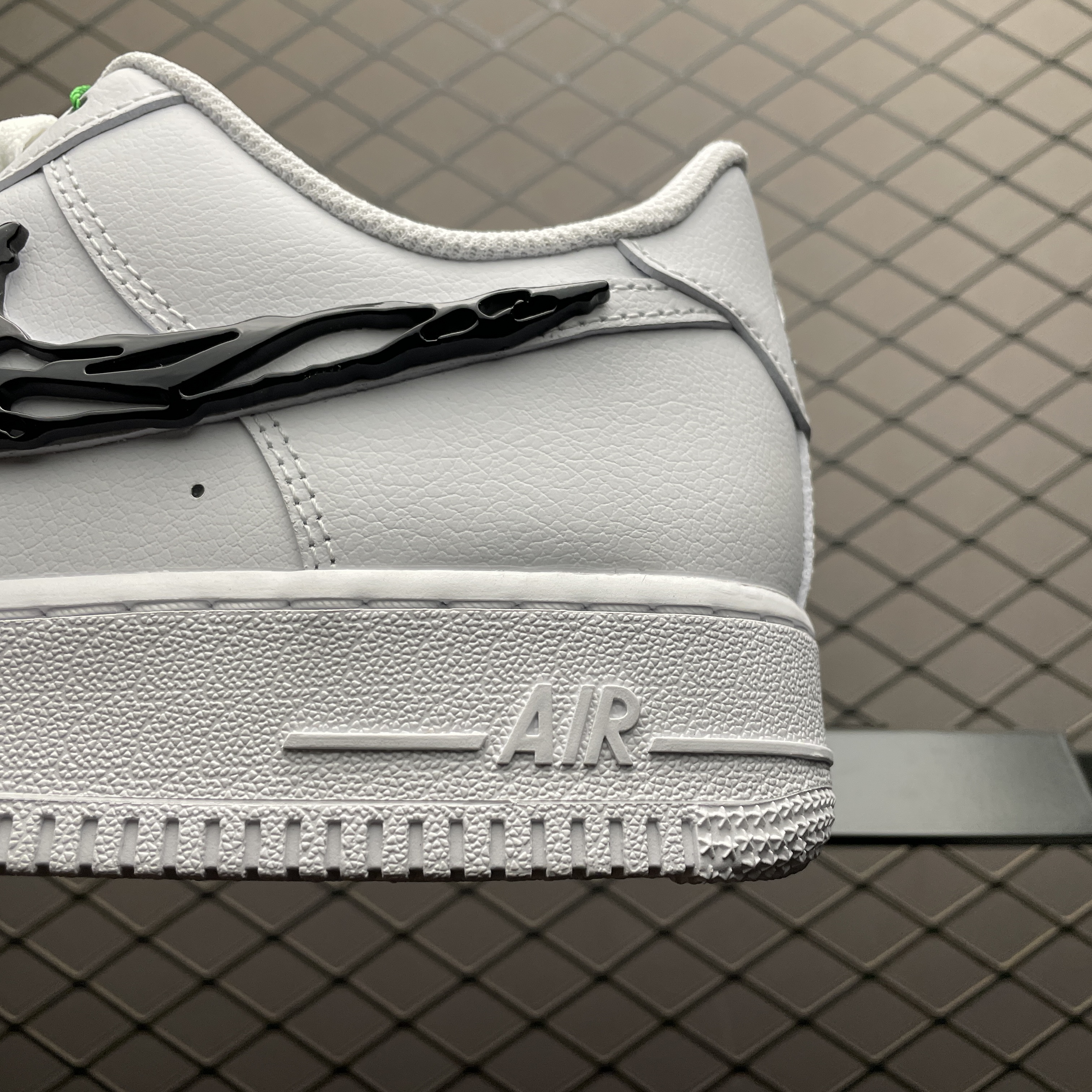 Nike Air Force 1 Low '07 LX "Metal Swoosh/White/Black"（IF1686-101）