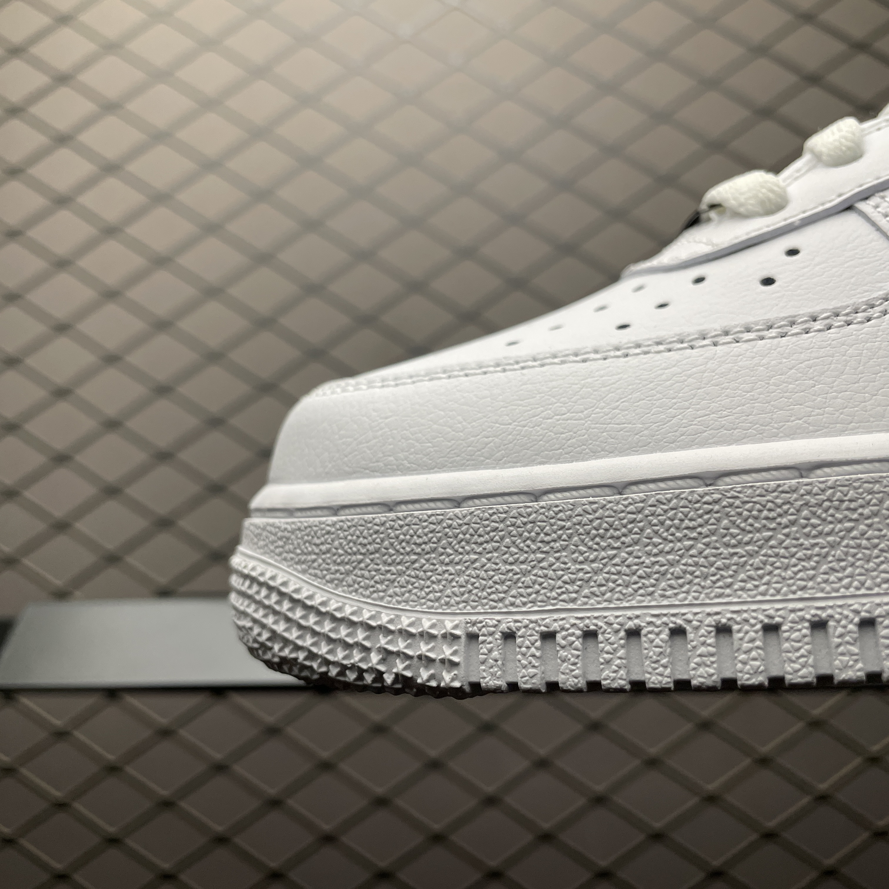 Nike Air Force 1 Low '07 LX "Metal Swoosh/White/Black"（IF1686-101）