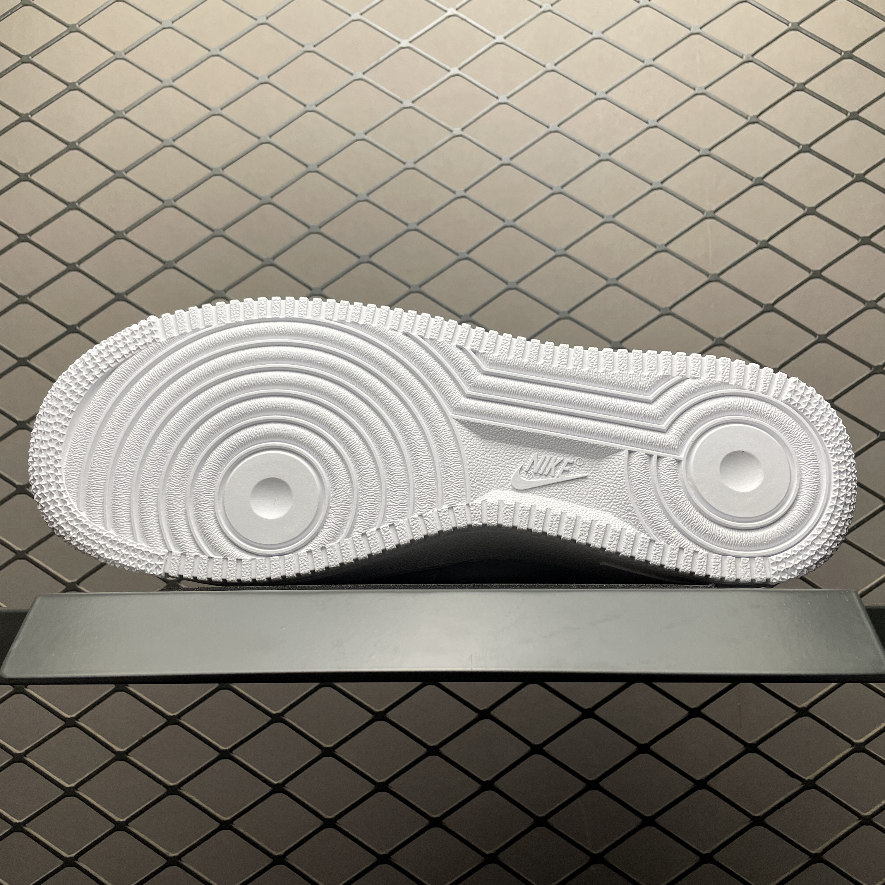 Nike Air Force 1 Low '07 LX "Metal Swoosh/White/Black"（IF1686-101）