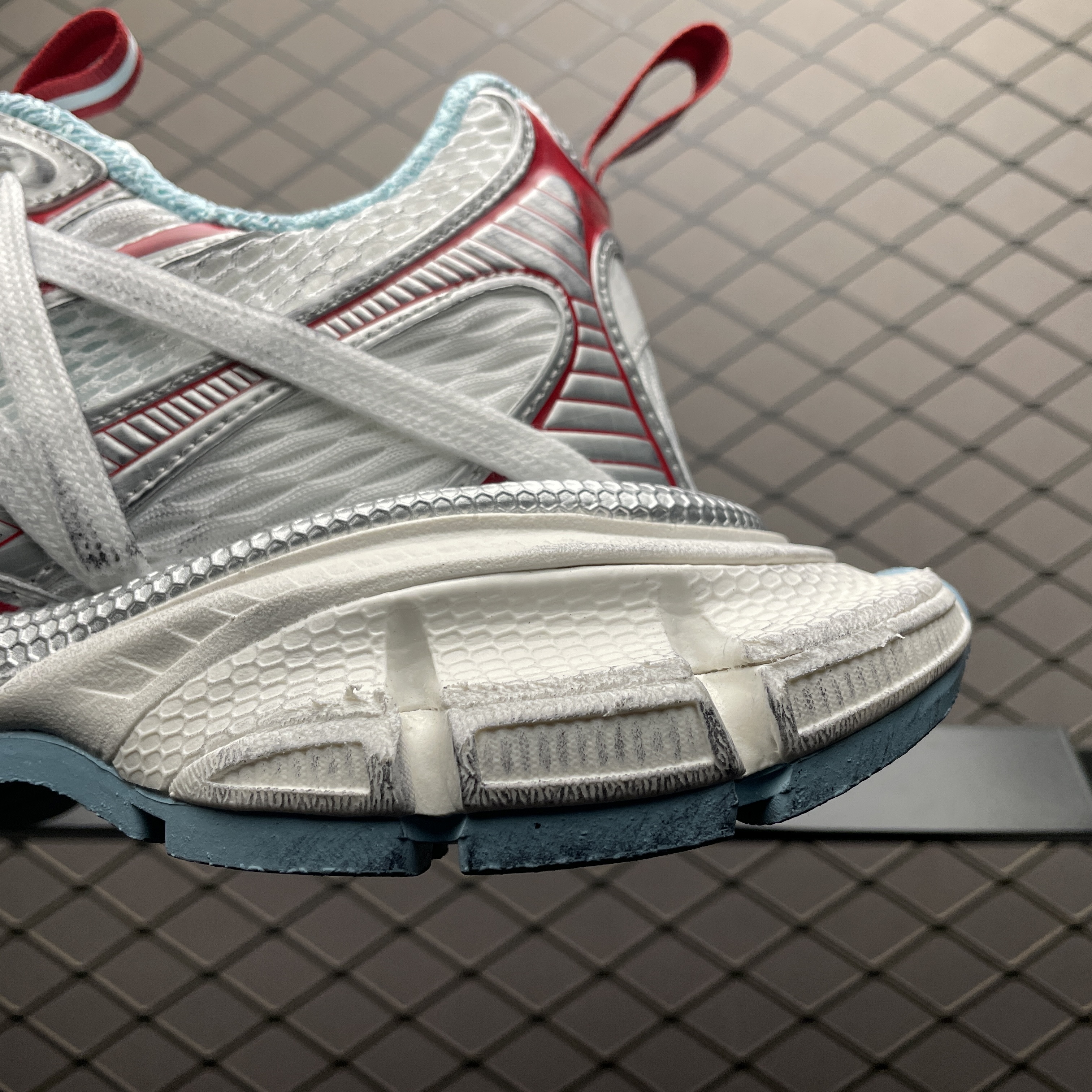 Balenciaga 3xl Extreme Laces B Sneaker in White/red/turquoise（825601W3XCH1614）