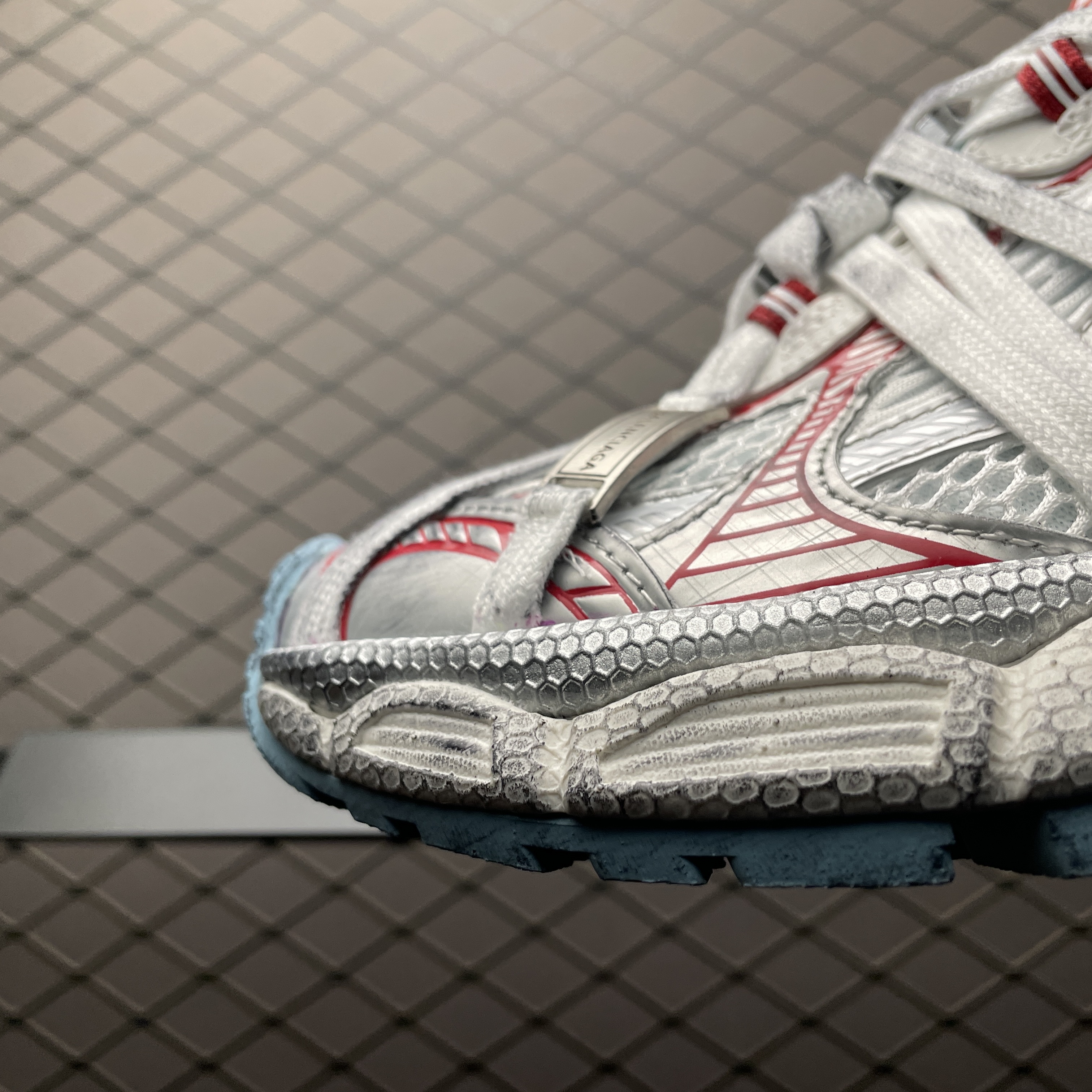 Balenciaga 3xl Extreme Laces B Sneaker in White/red/turquoise（825601W3XCH1614）