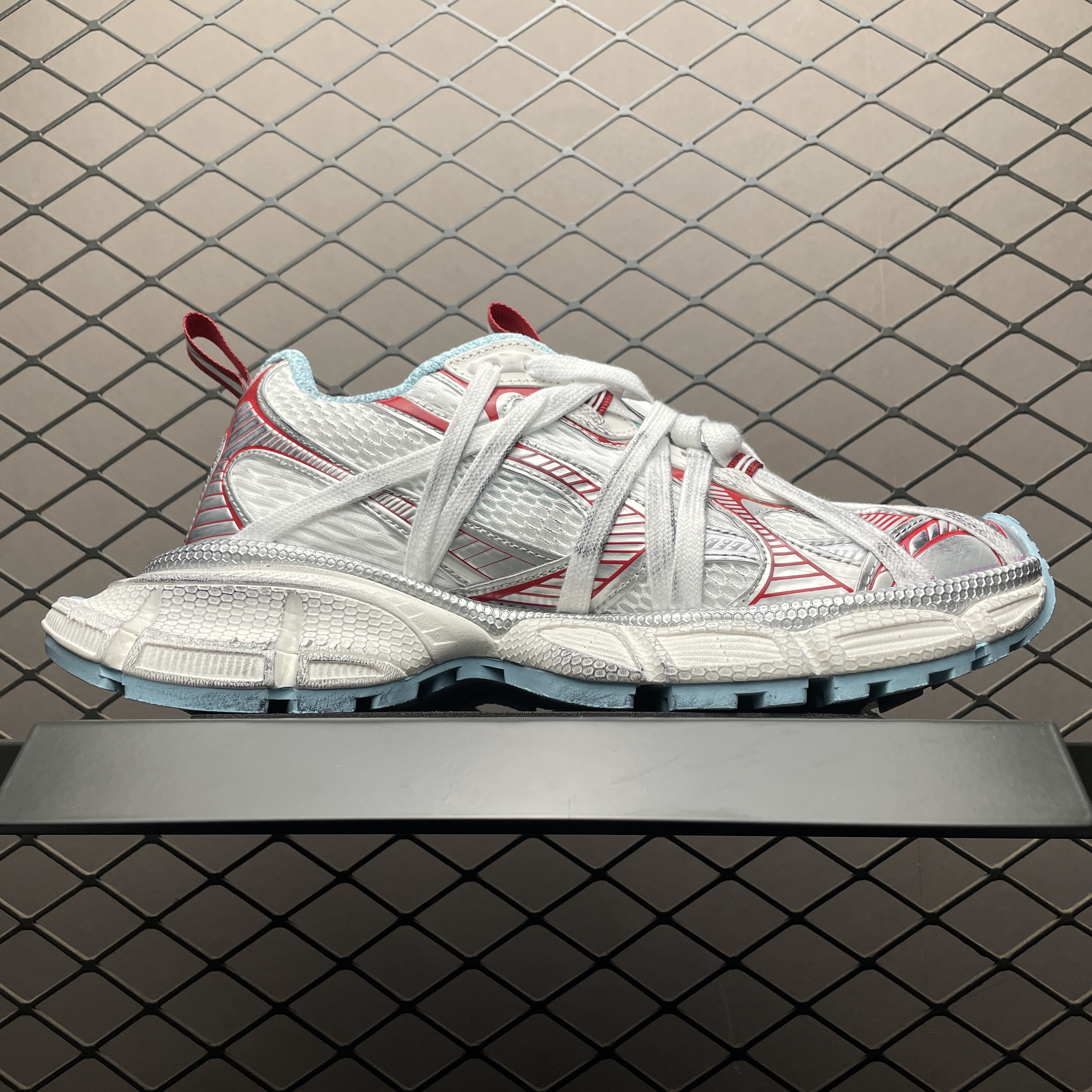 Balenciaga 3xl Extreme Laces B Sneaker in White/red/turquoise（825601W3XCH1614）